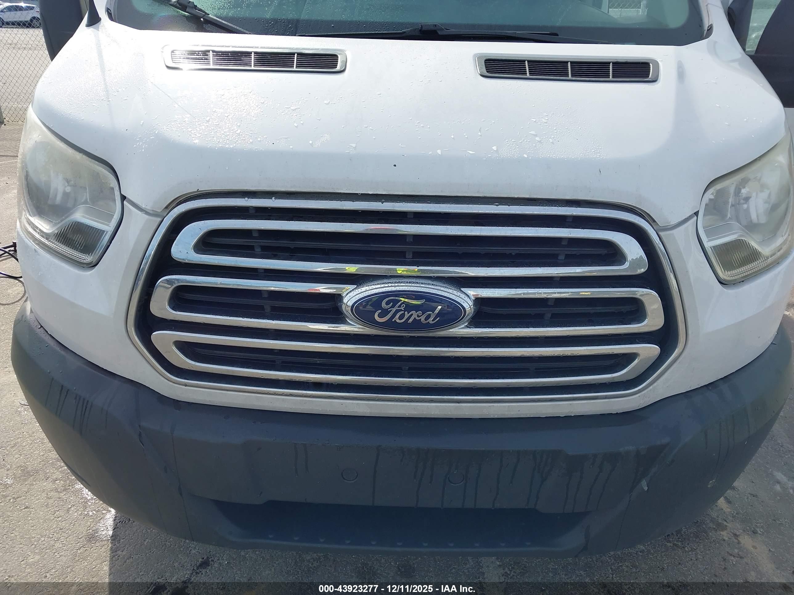 FORD TRANSIT-350 image 6