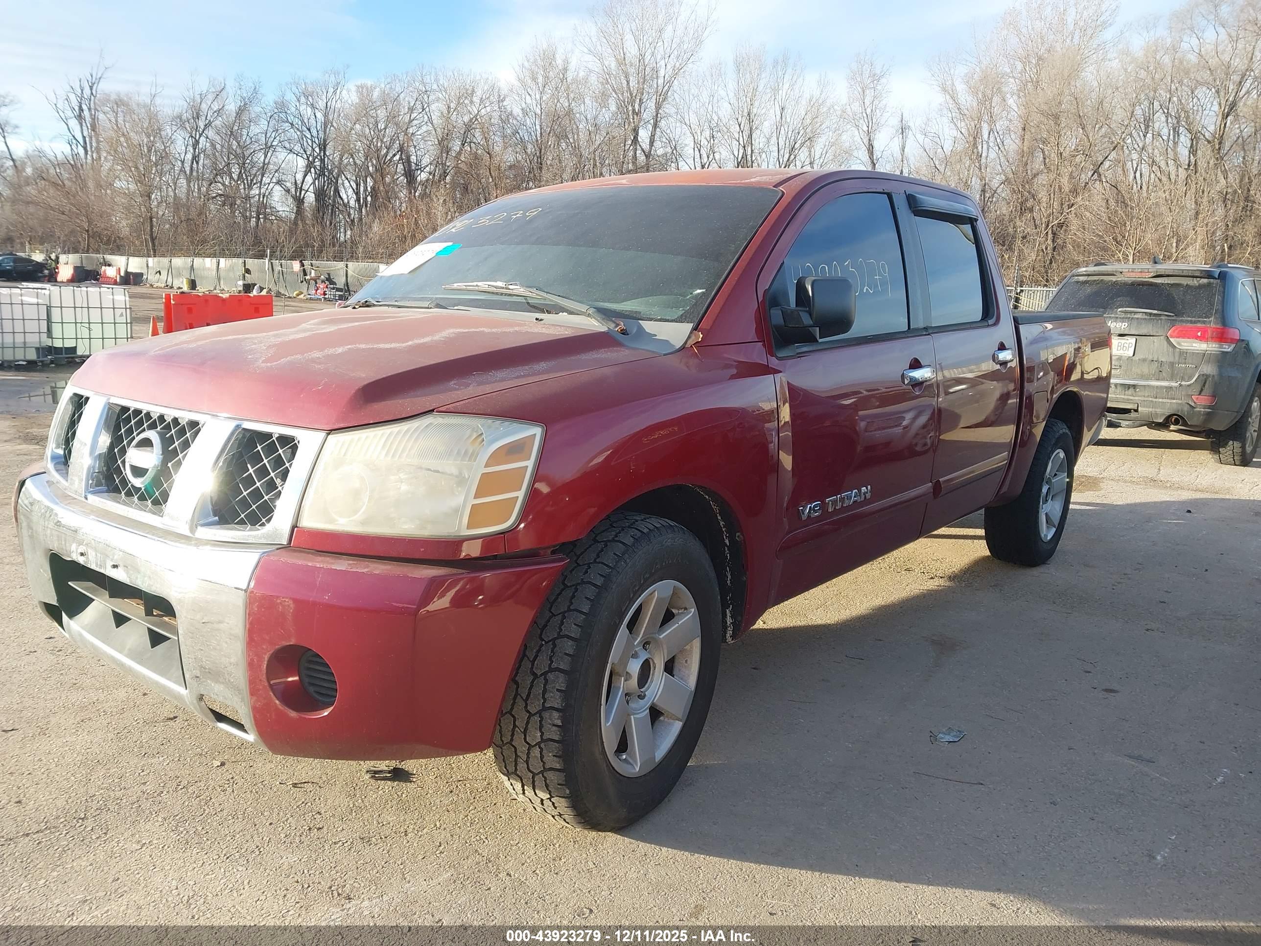 NISSAN TITAN image 2