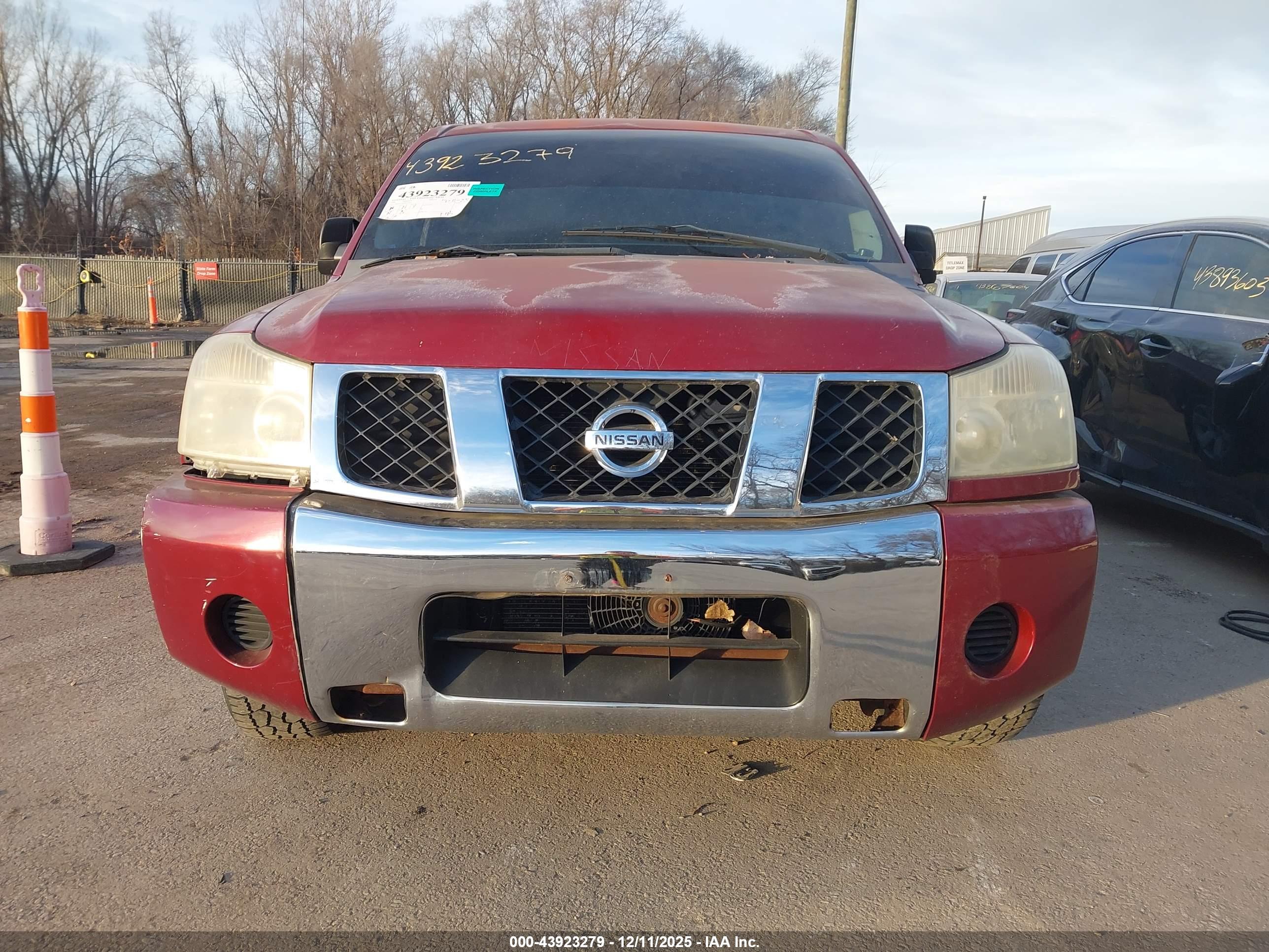NISSAN TITAN image 6