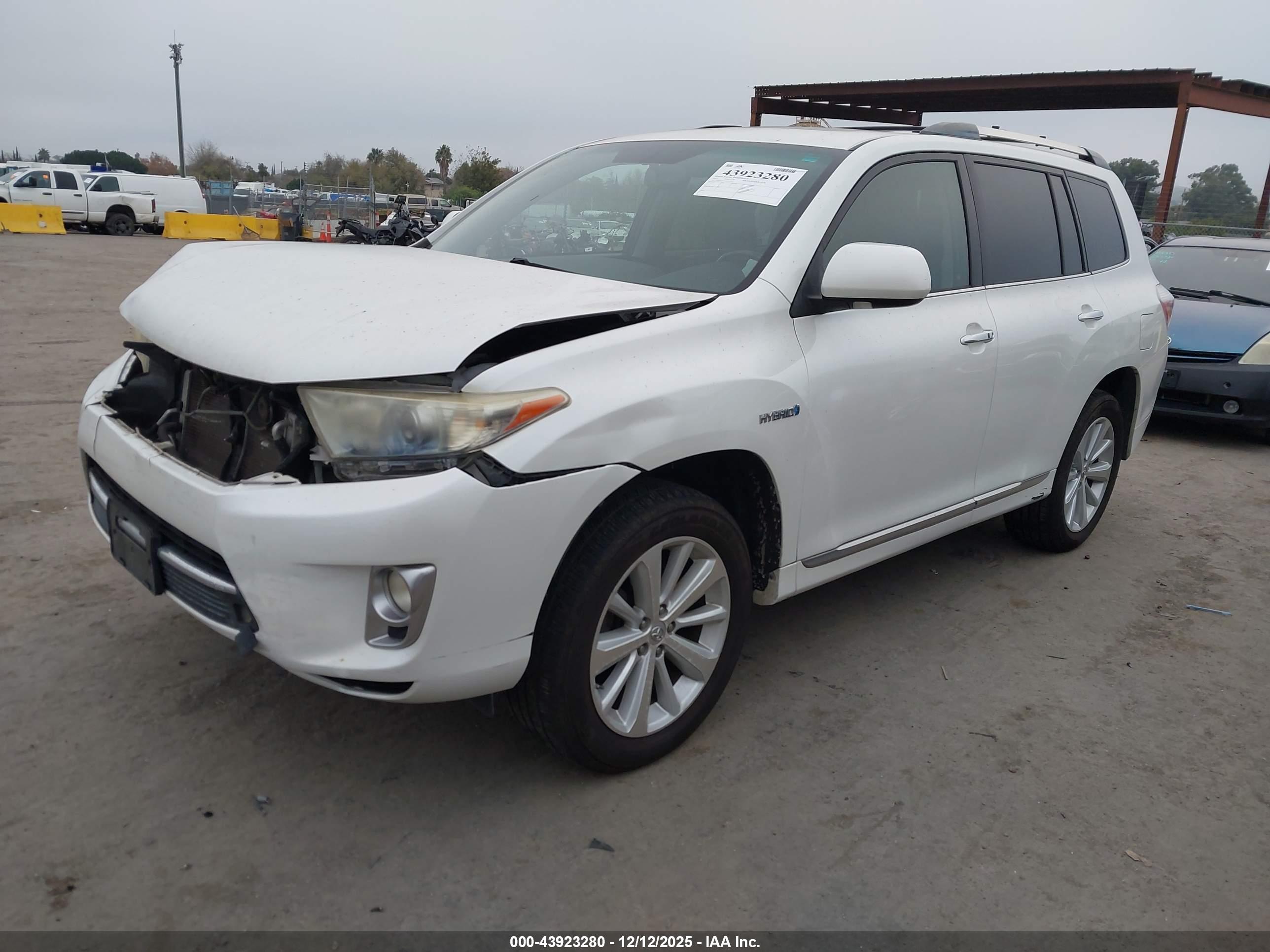 TOYOTA HIGHLANDER image 2