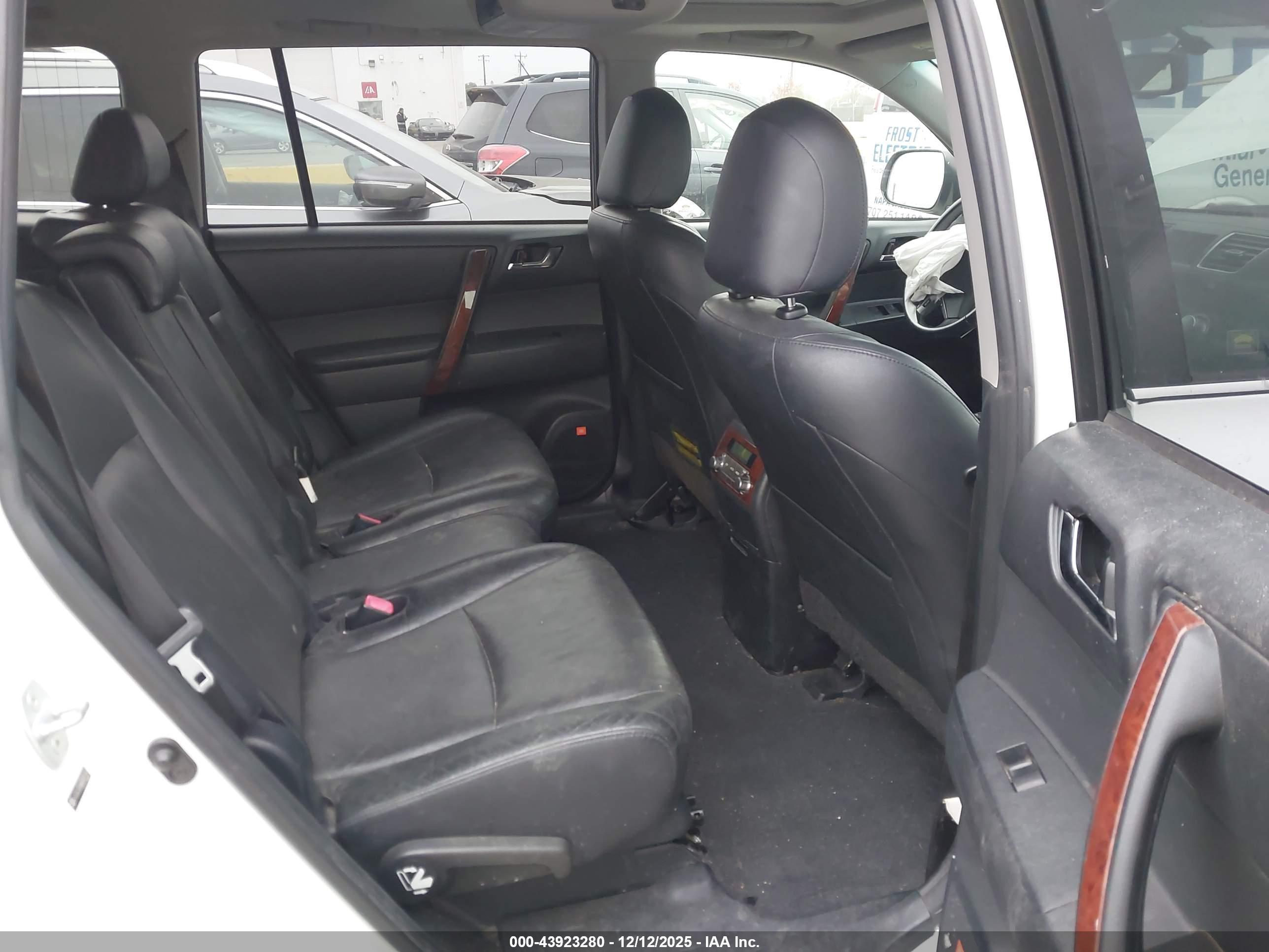 TOYOTA HIGHLANDER image 8