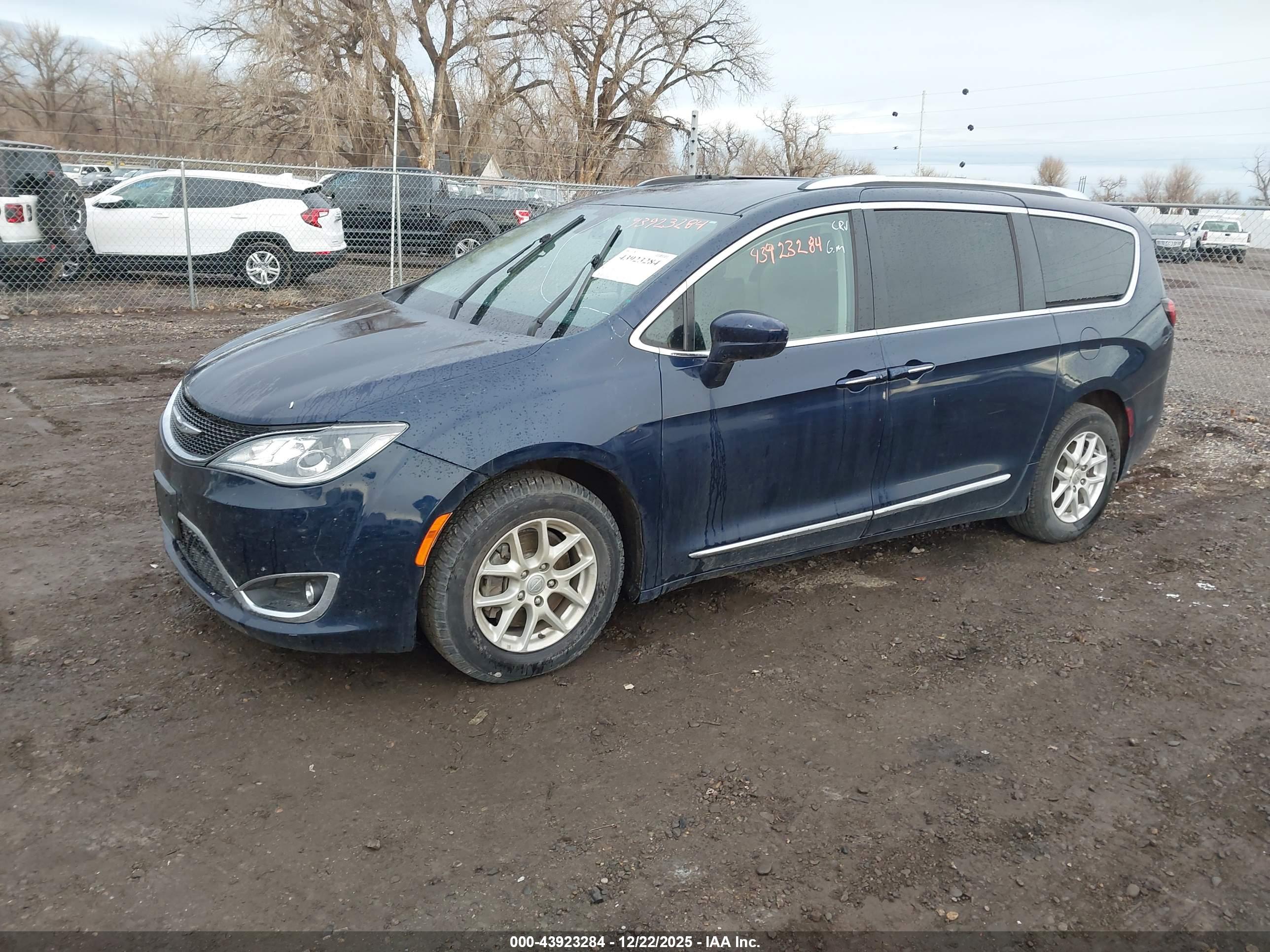 CHRYSLER PACIFICA image 2