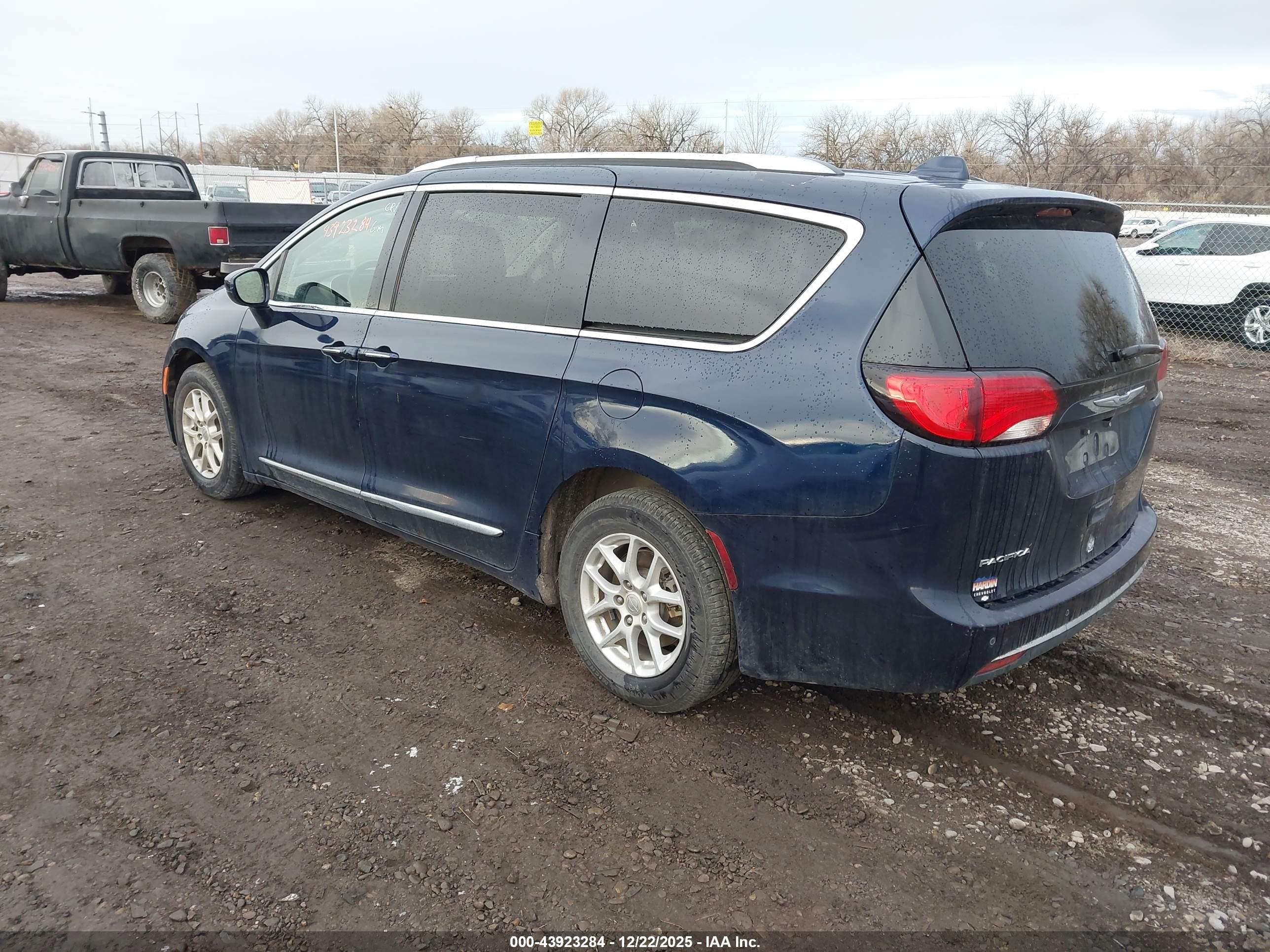 CHRYSLER PACIFICA image 3
