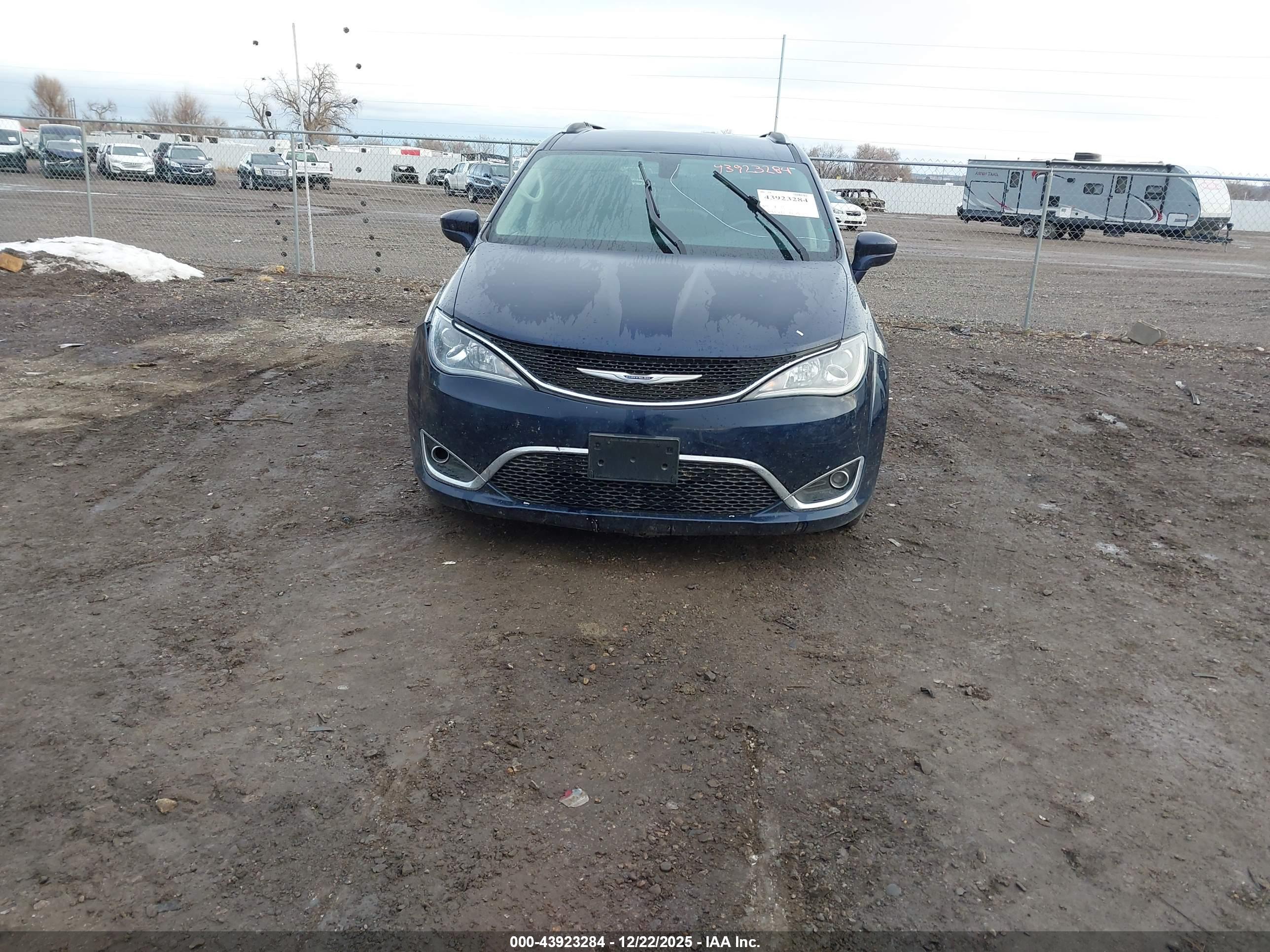 CHRYSLER PACIFICA image 6