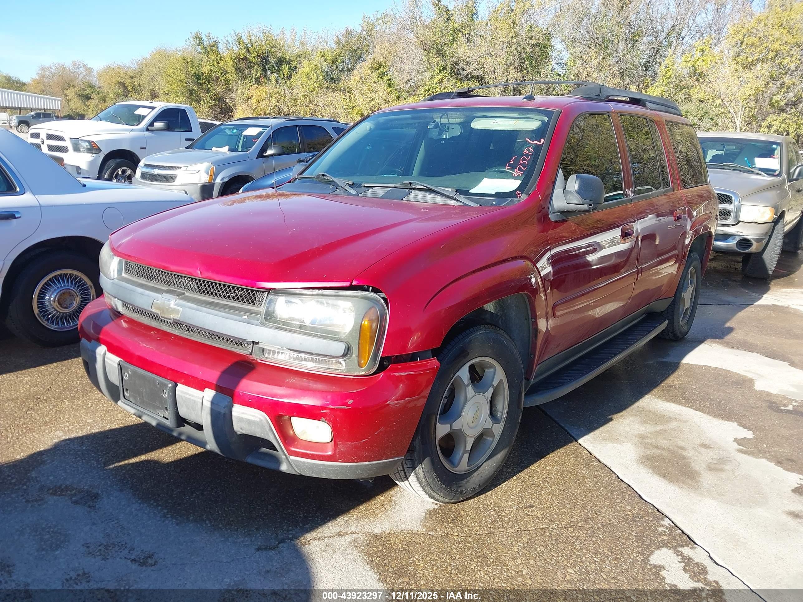 CHEVROLET TRAILBLAZER image 2