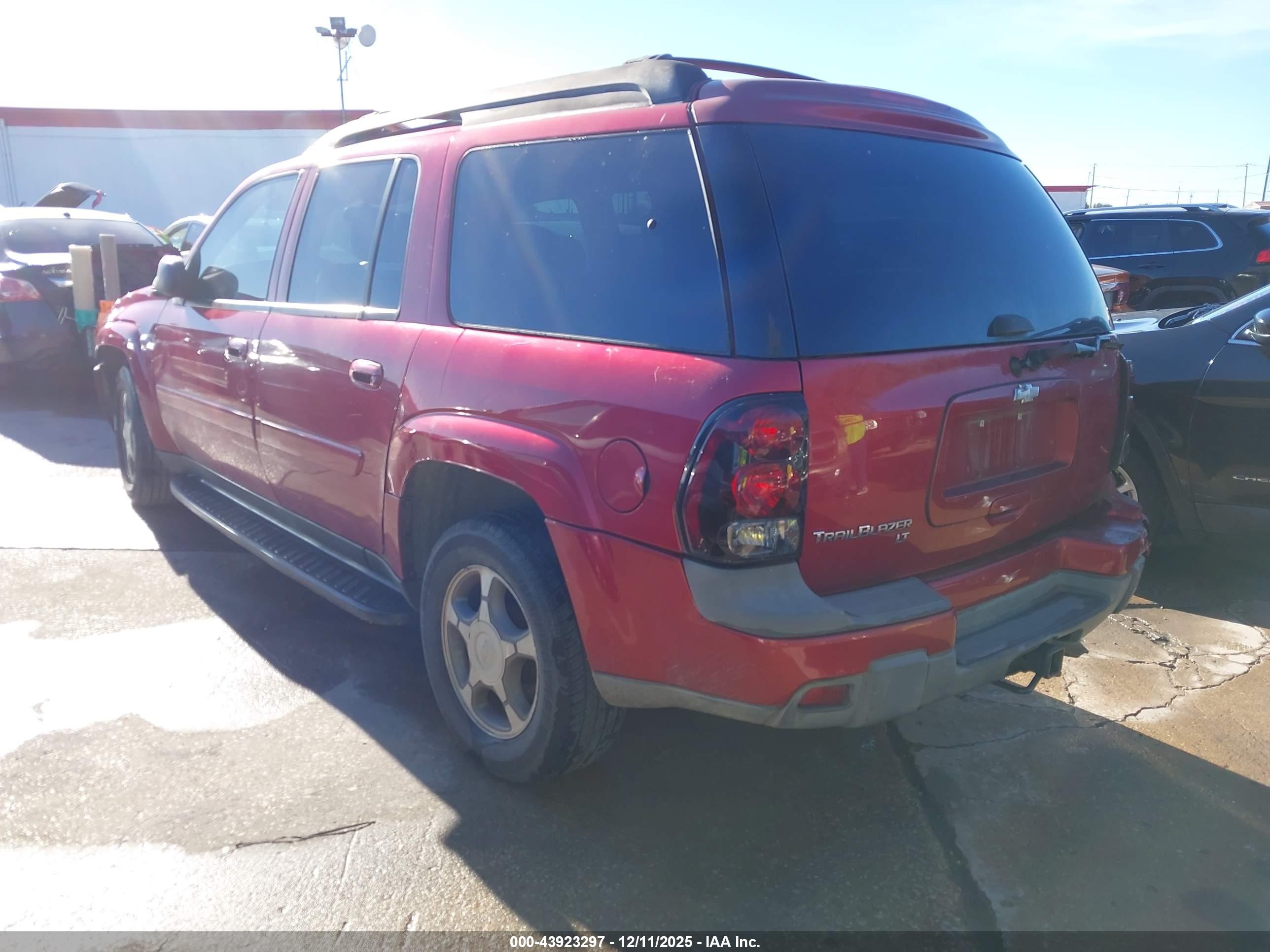 CHEVROLET TRAILBLAZER image 3