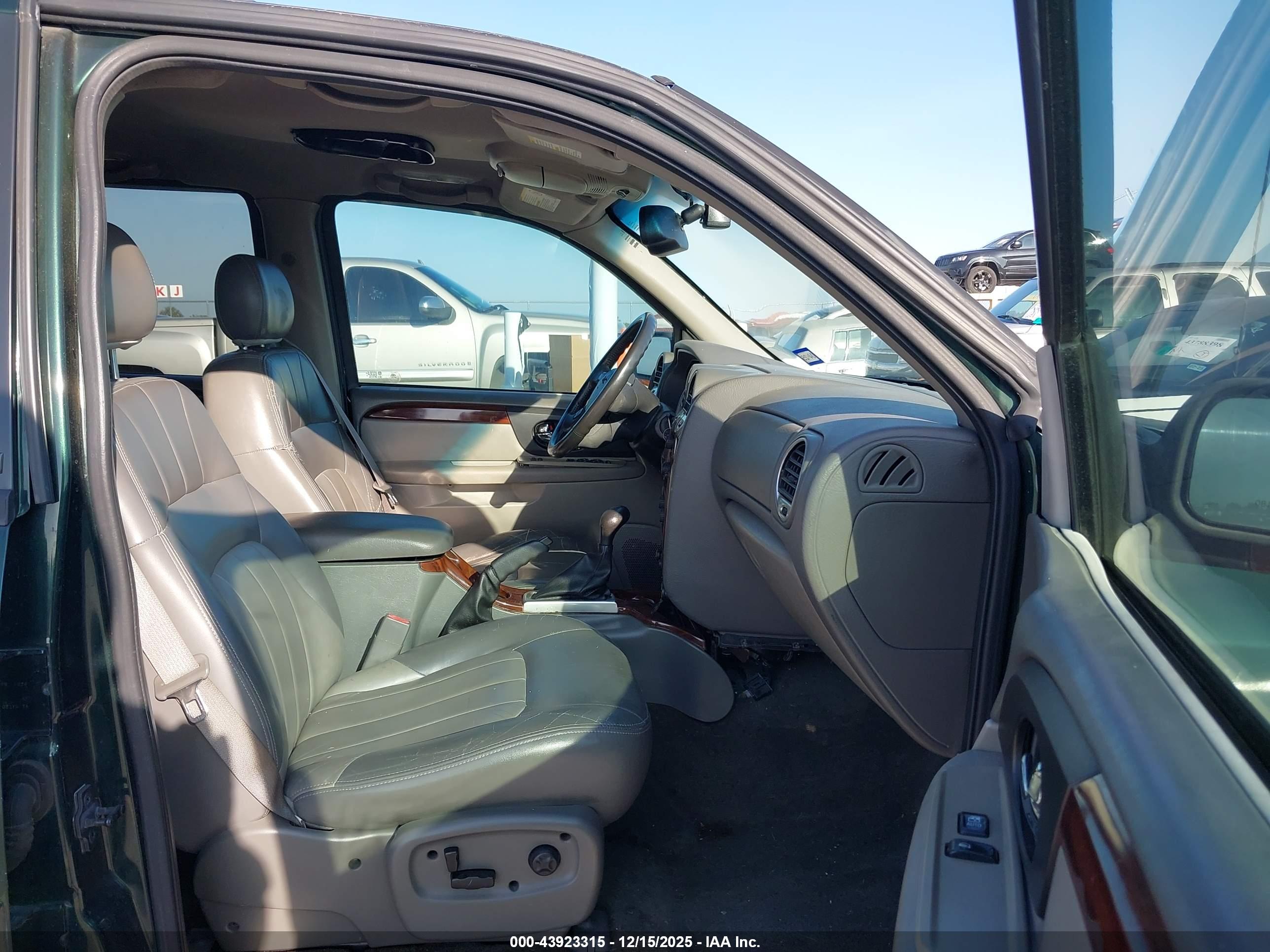 GMC ENVOY image 5