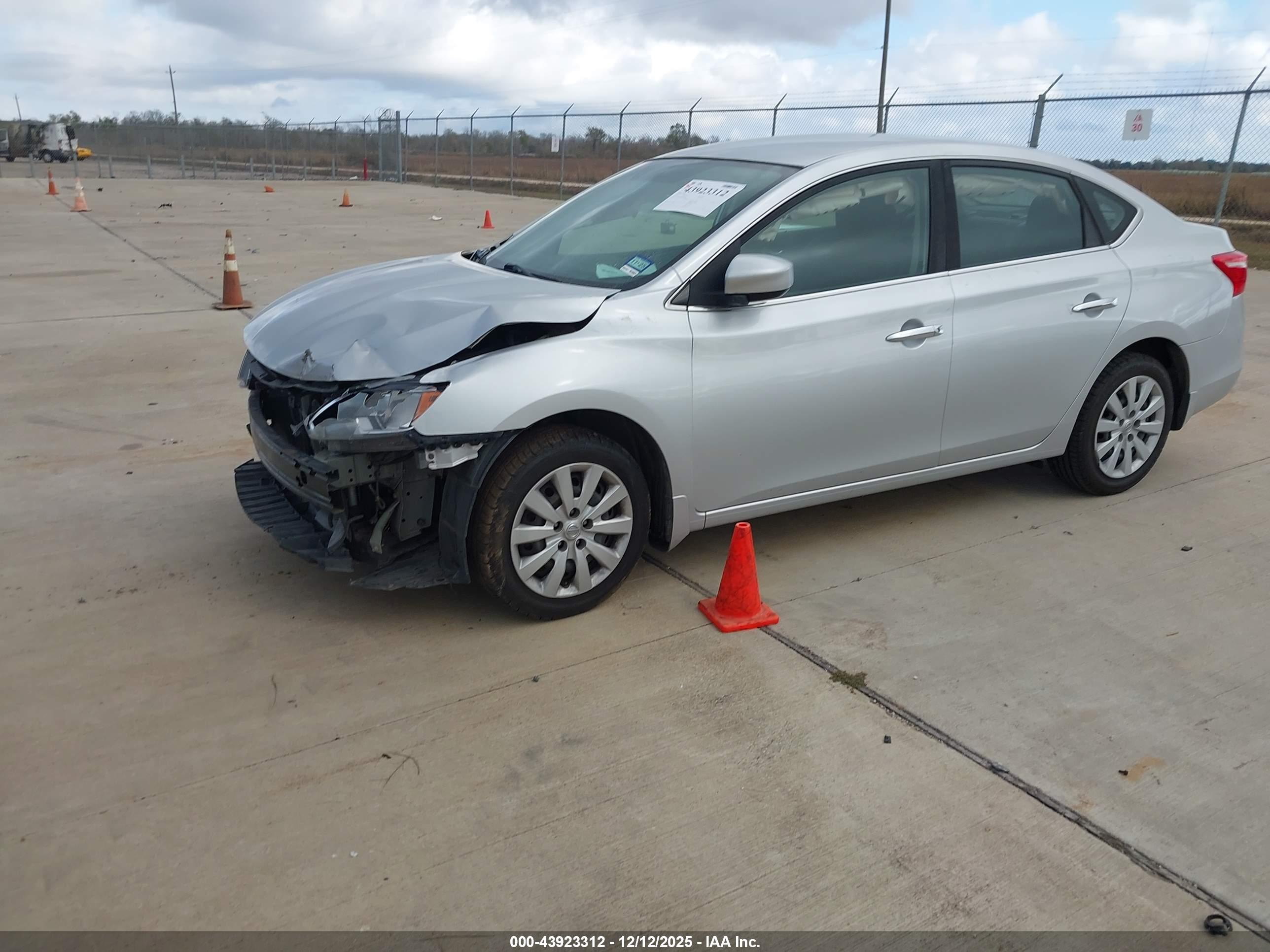 NISSAN SENTRA image 2