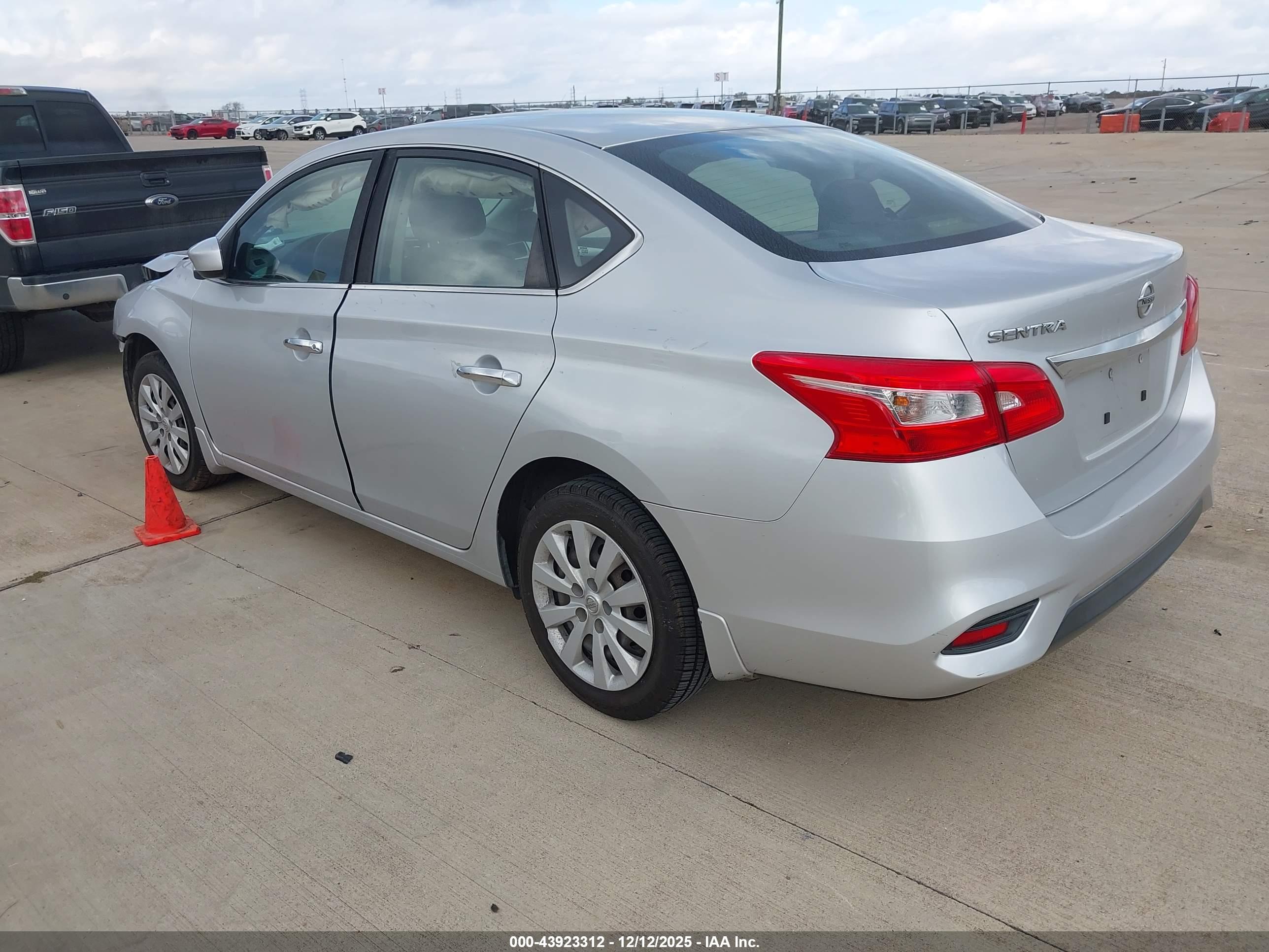 NISSAN SENTRA image 3