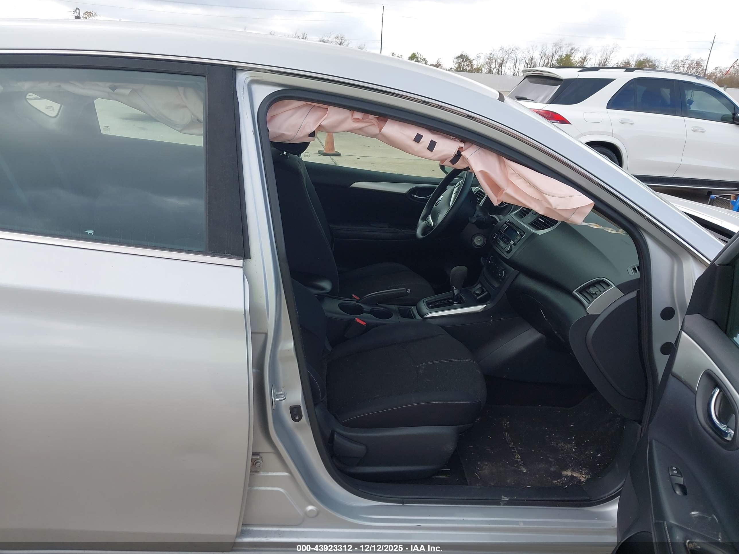 NISSAN SENTRA image 5