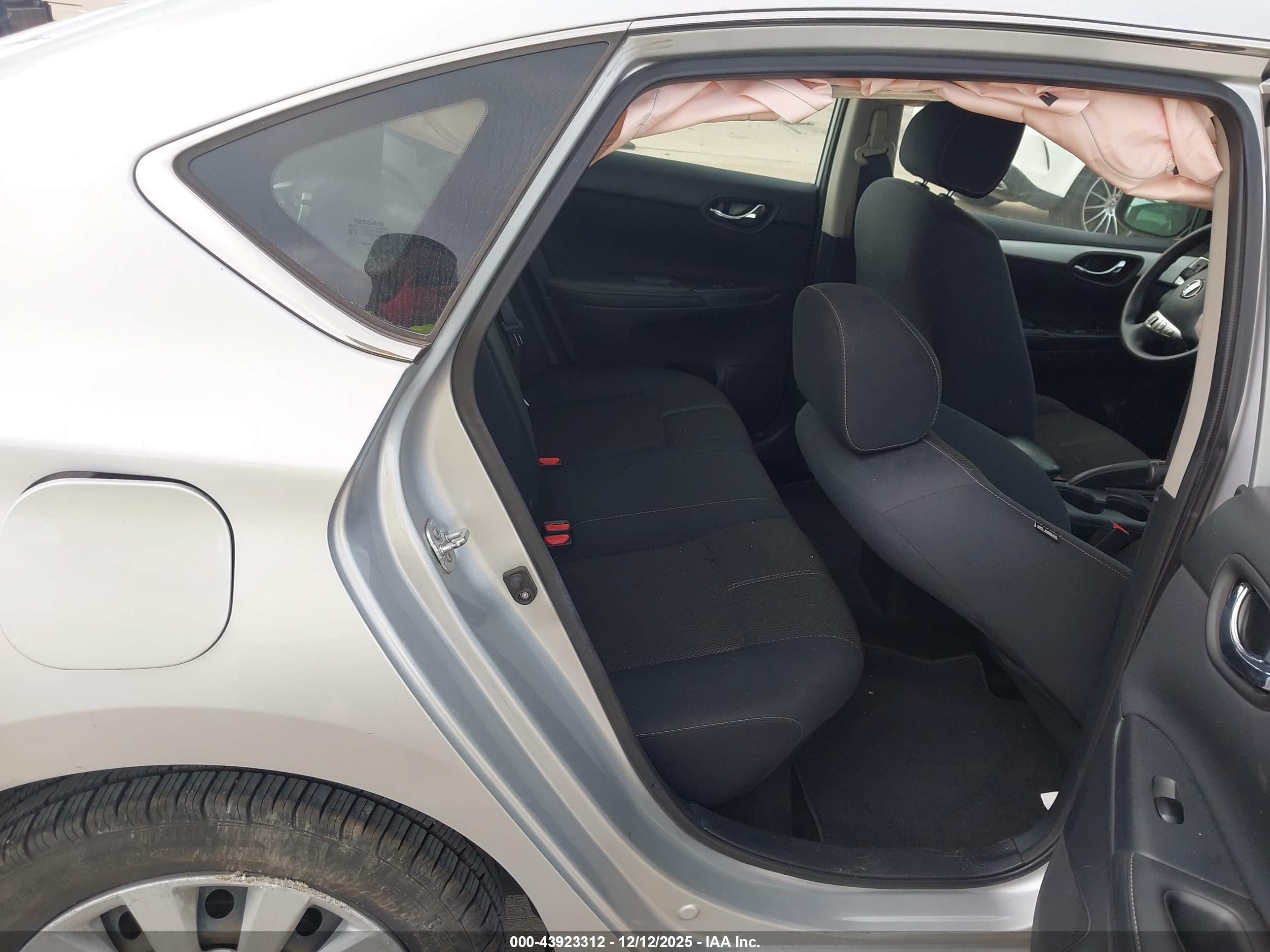 NISSAN SENTRA image 8