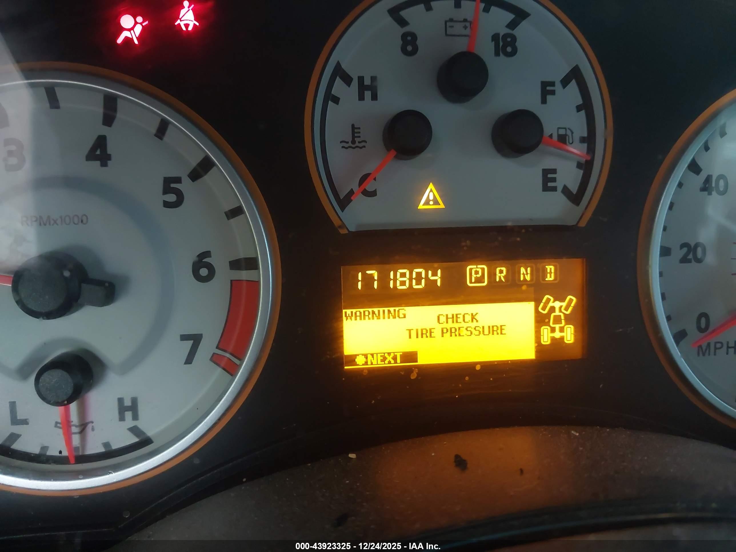 NISSAN TITAN image 7