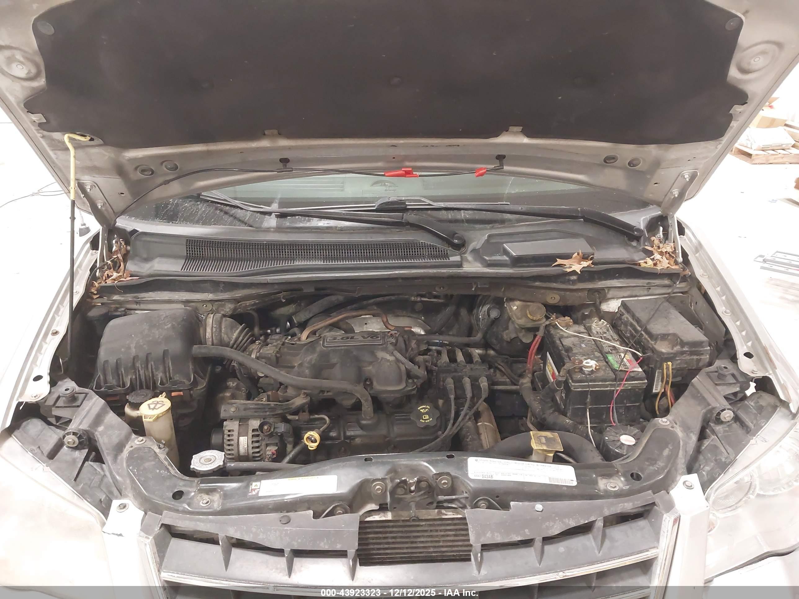 CHRYSLER TOWN image 10