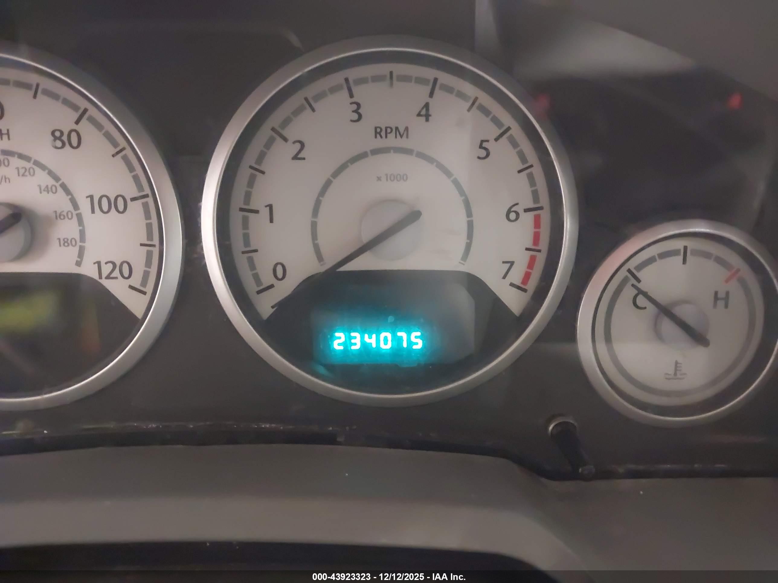 CHRYSLER TOWN image 7