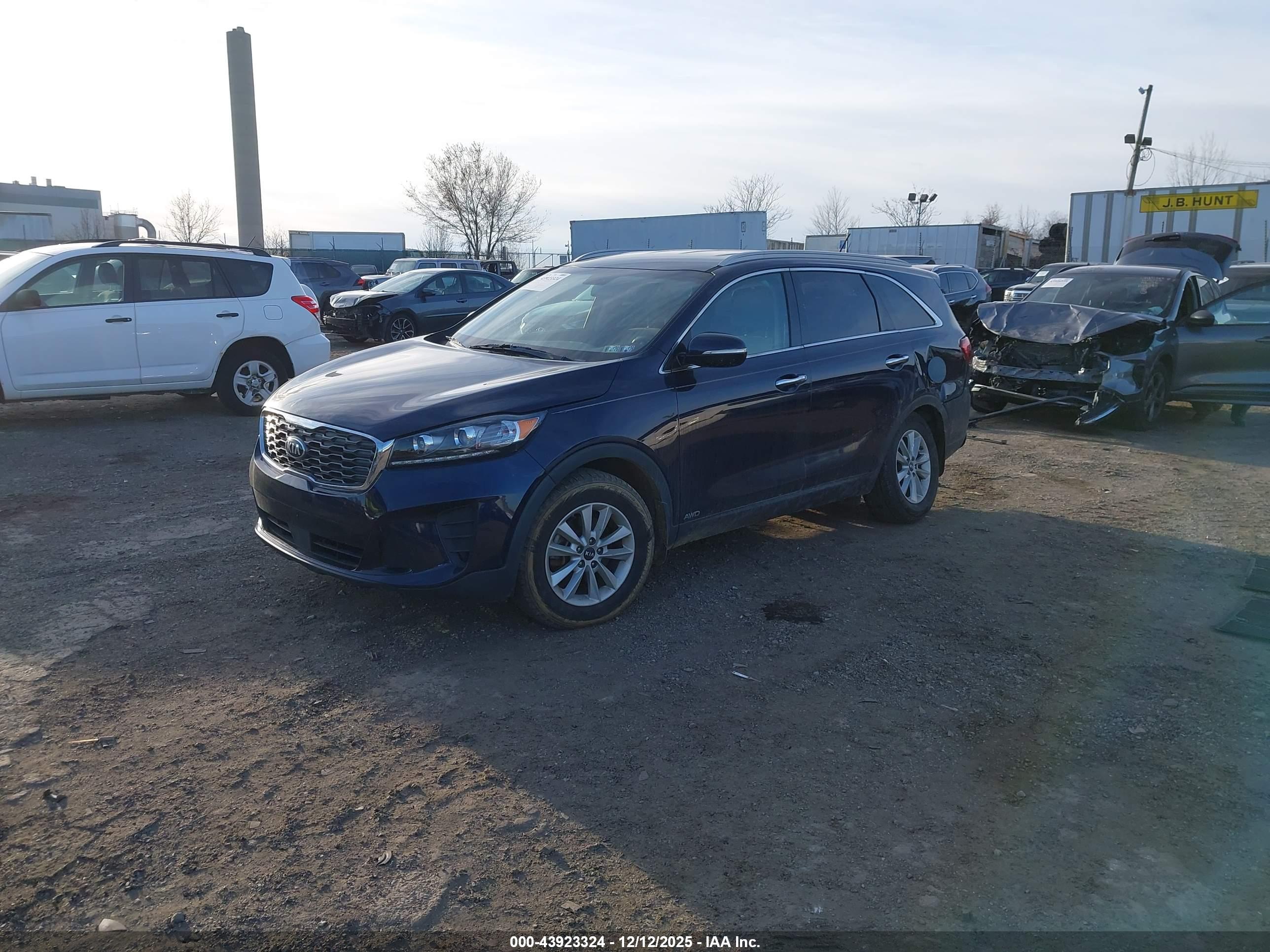 KIA SORENTO image 2