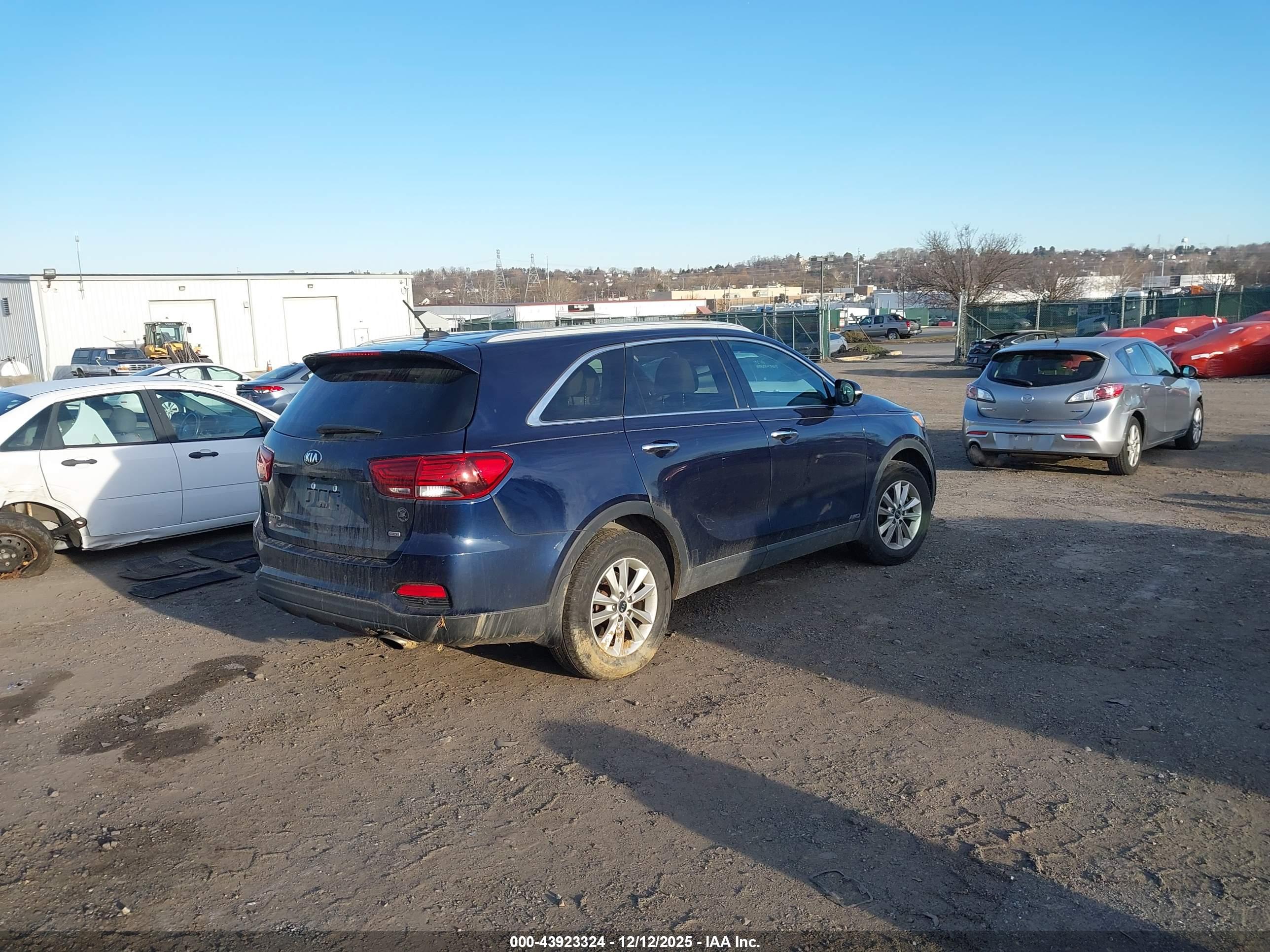 KIA SORENTO image 4