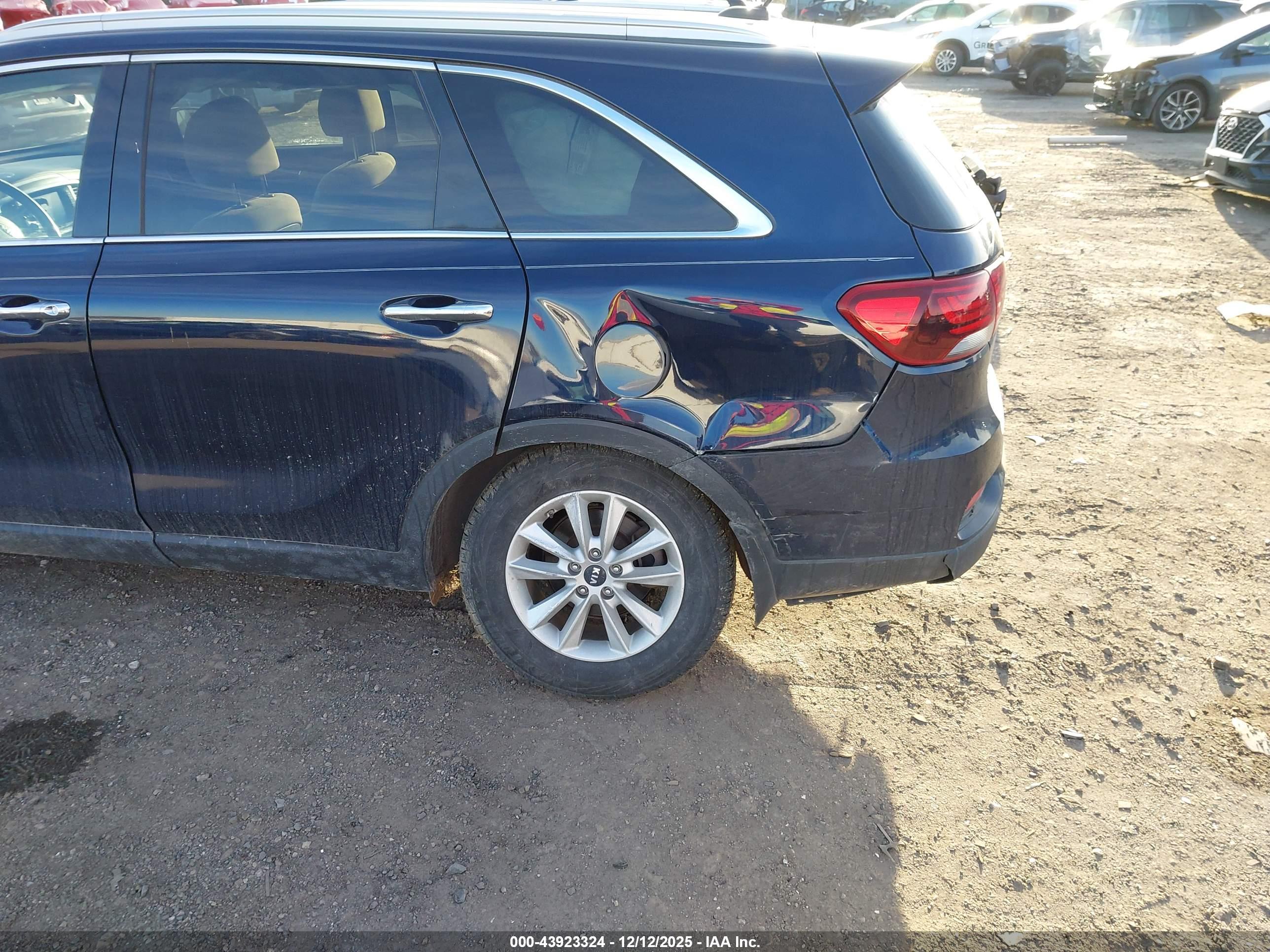KIA SORENTO image 6