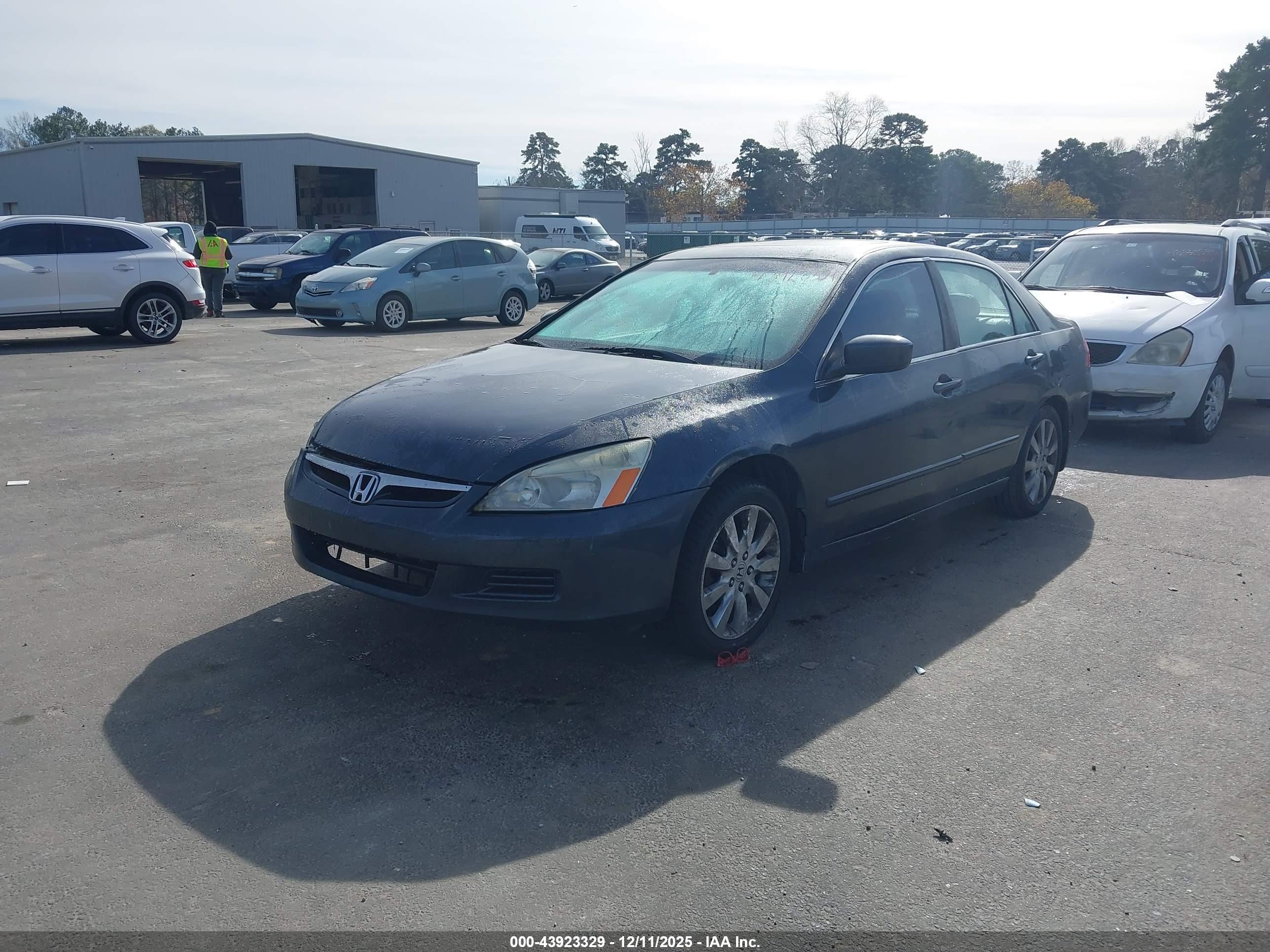 HONDA ACCORD image 2