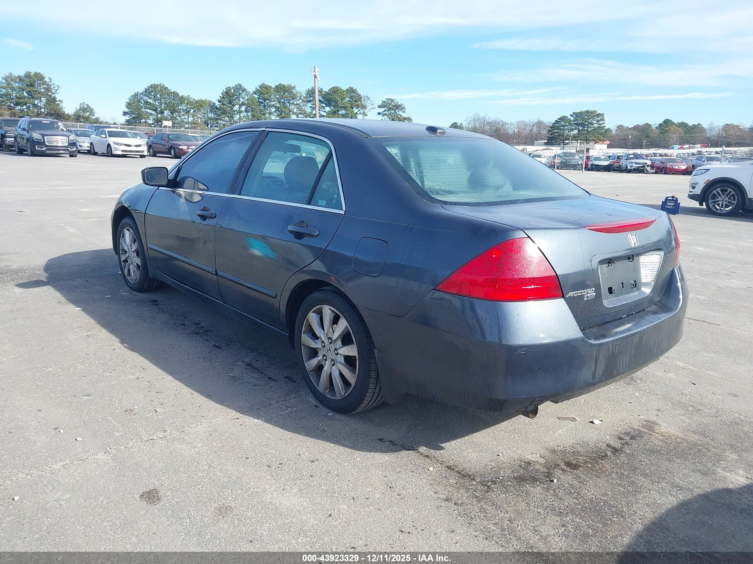 HONDA ACCORD image 3