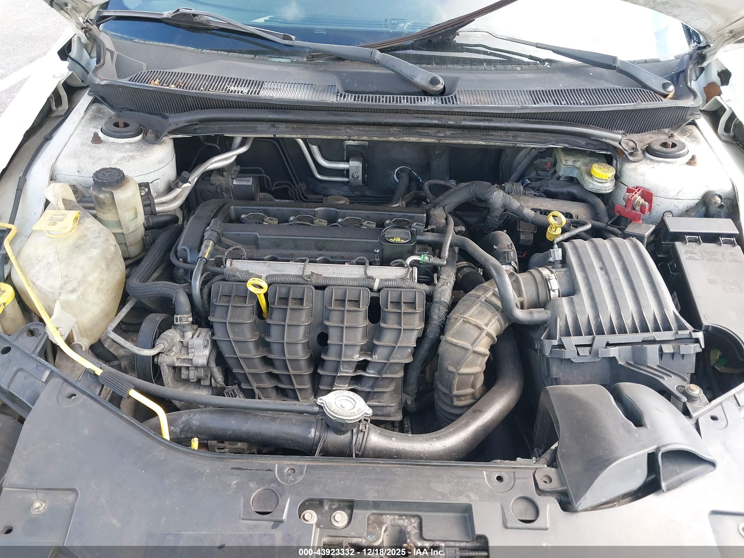 CHRYSLER 200 image 10
