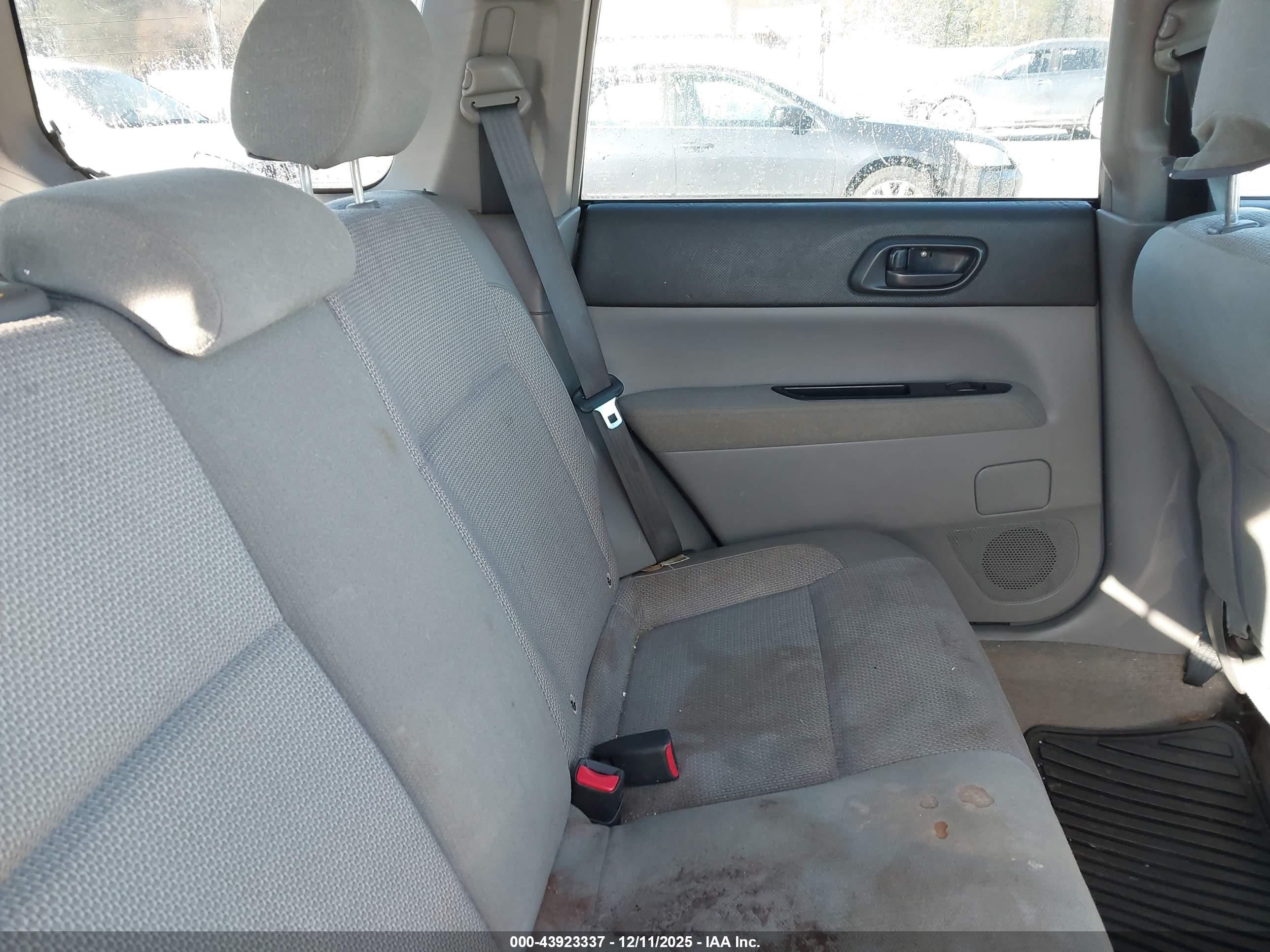 SUBARU FORESTER image 8