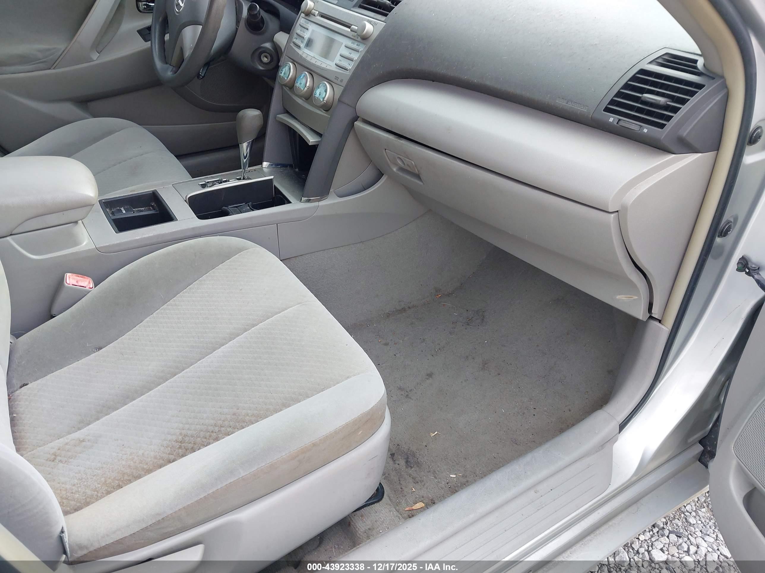 TOYOTA CAMRY image 5
