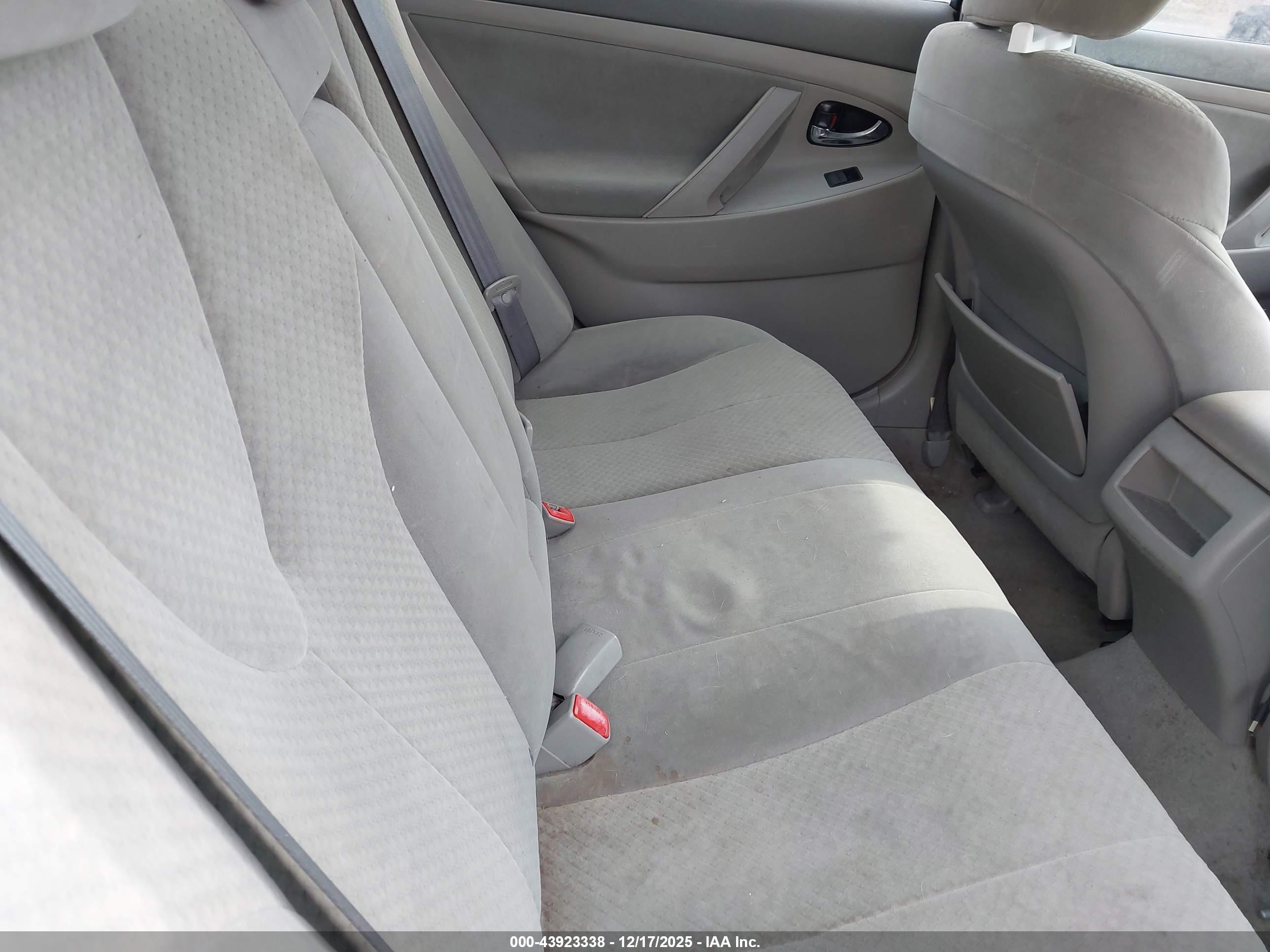 TOYOTA CAMRY image 8