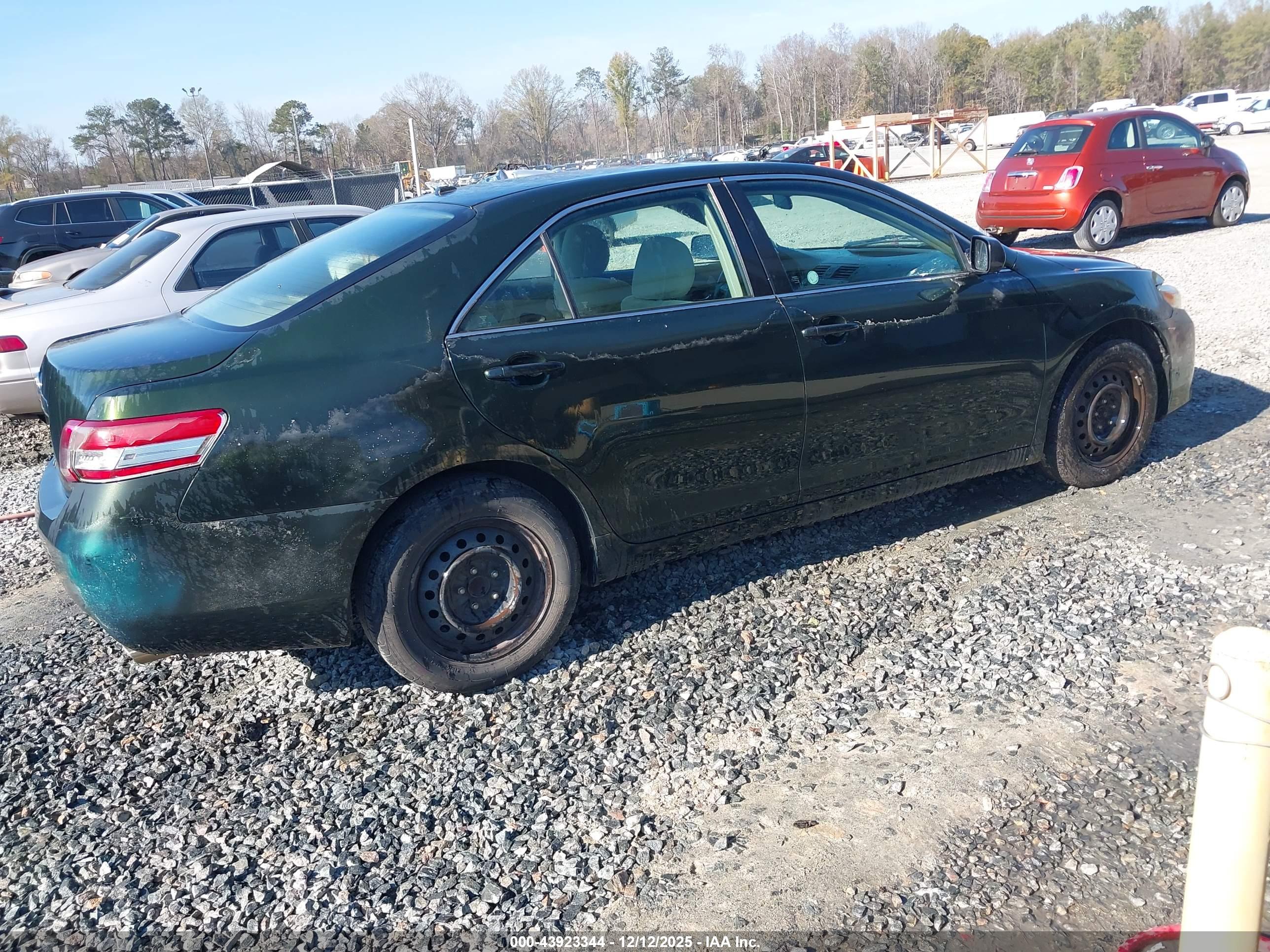 TOYOTA CAMRY image 4