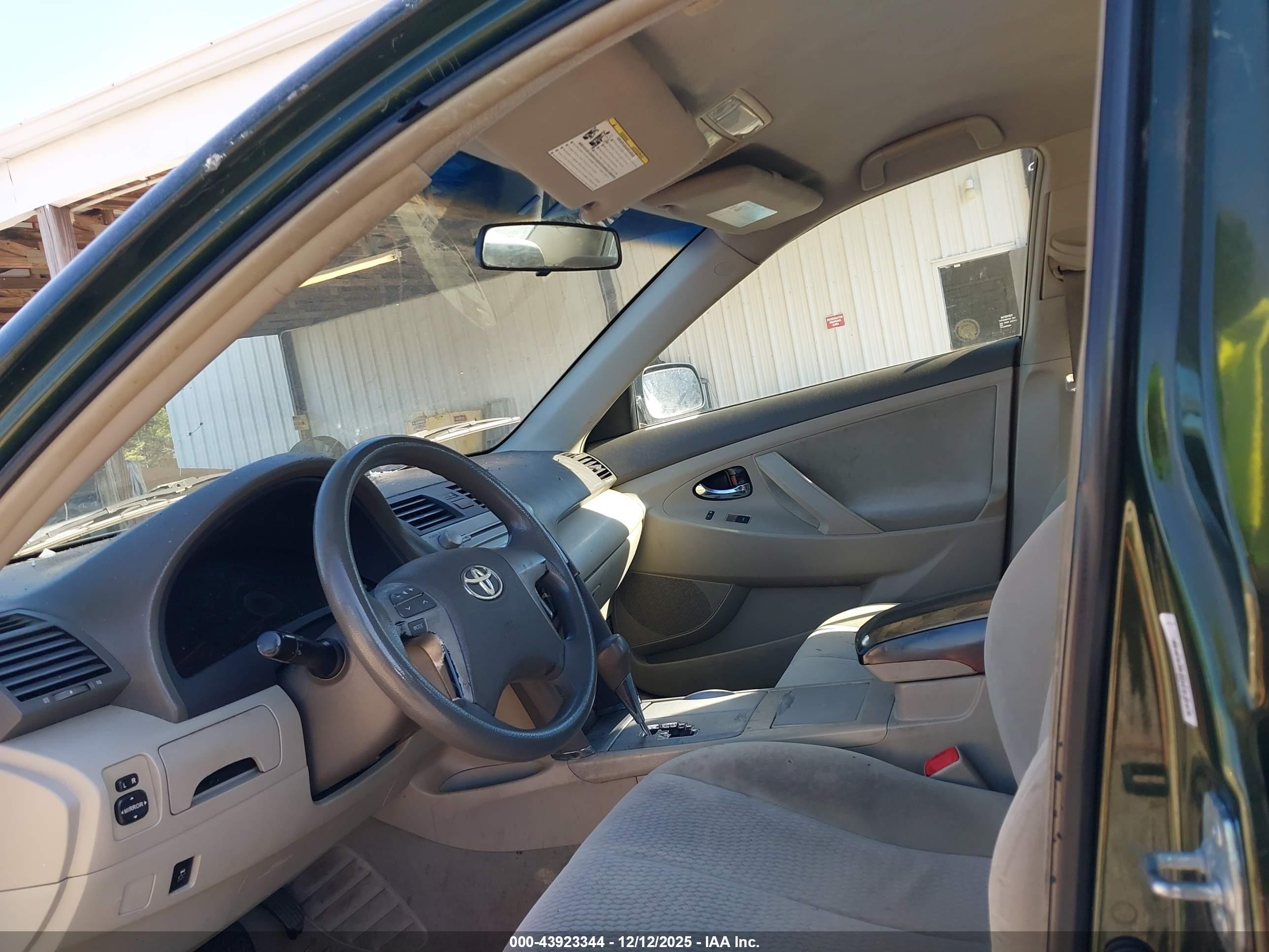 TOYOTA CAMRY image 5