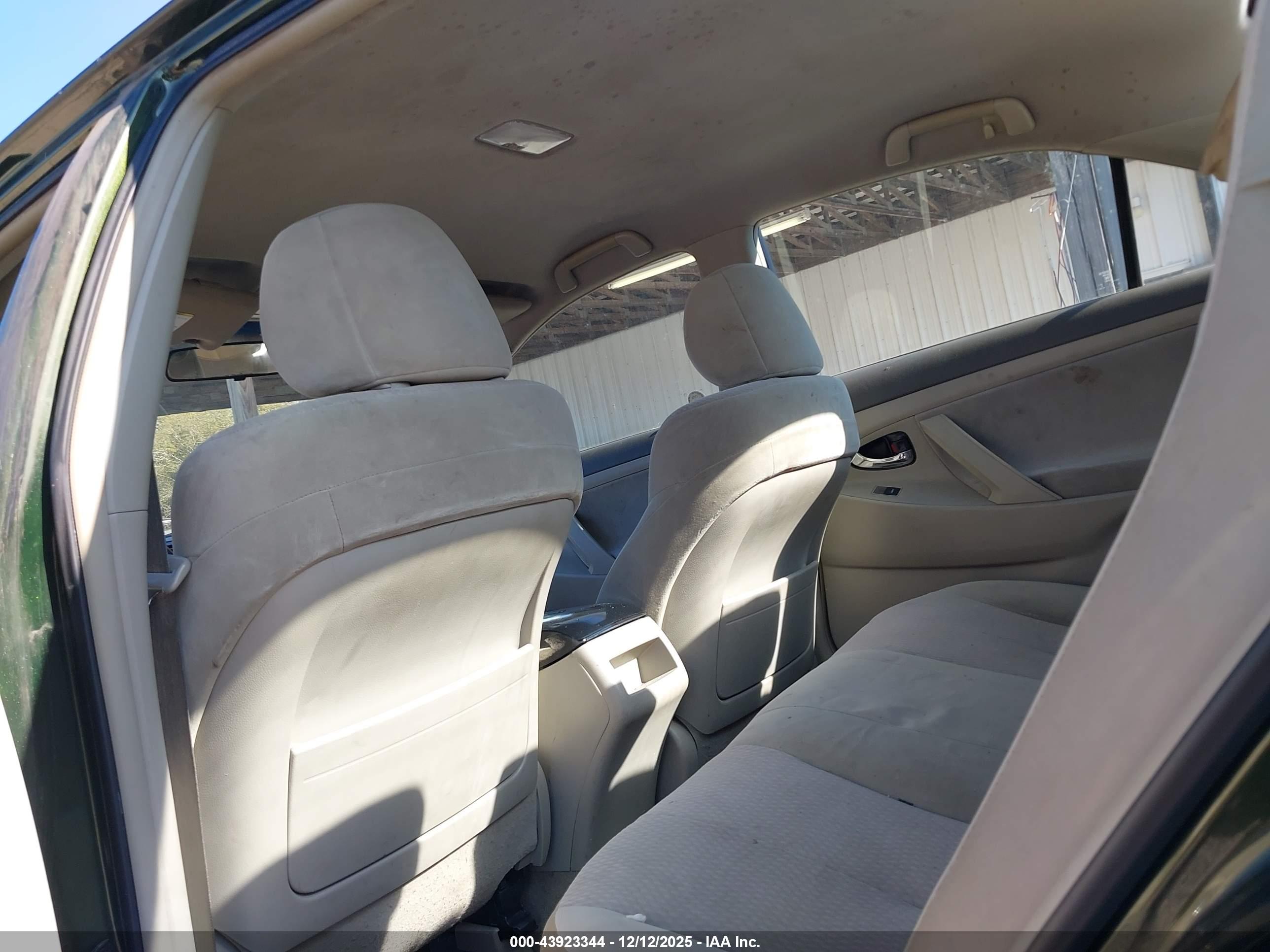 TOYOTA CAMRY image 8