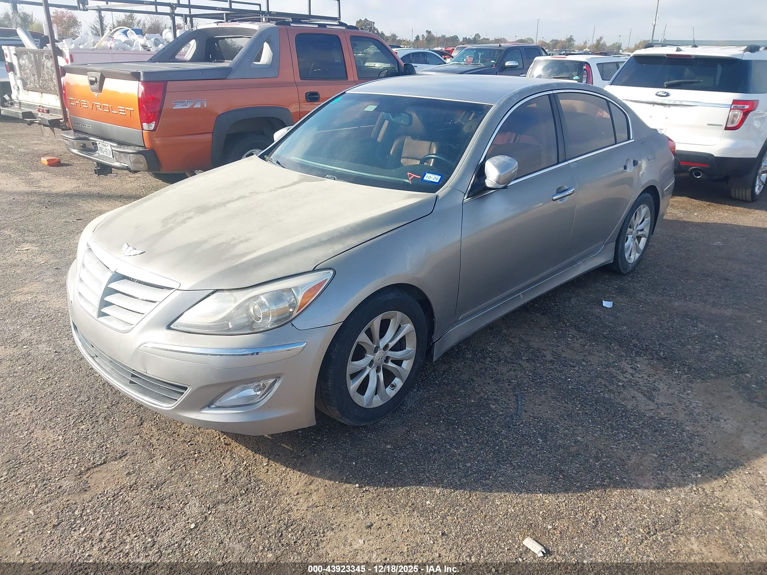 HYUNDAI GENESIS image 2