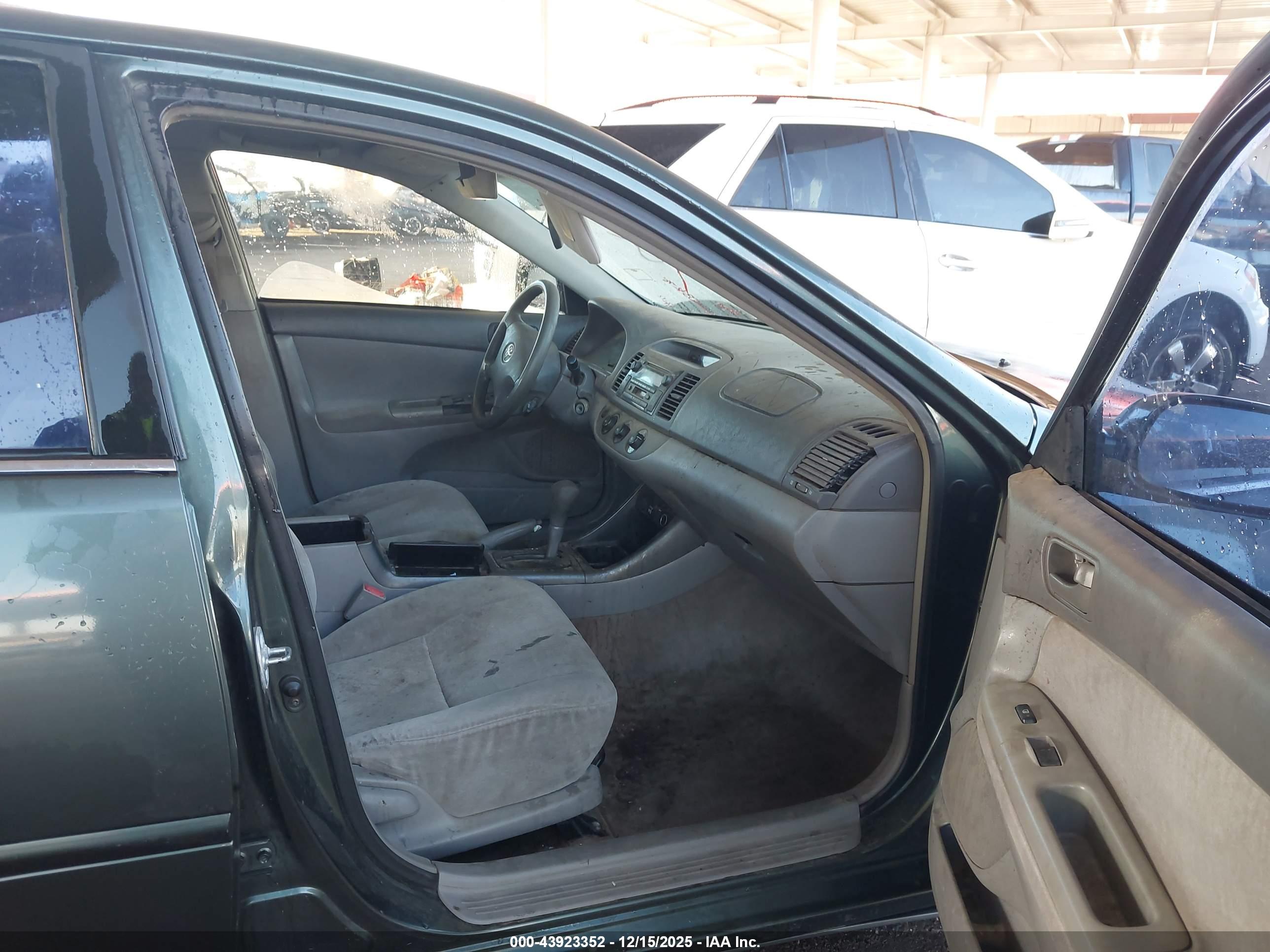 TOYOTA CAMRY image 5