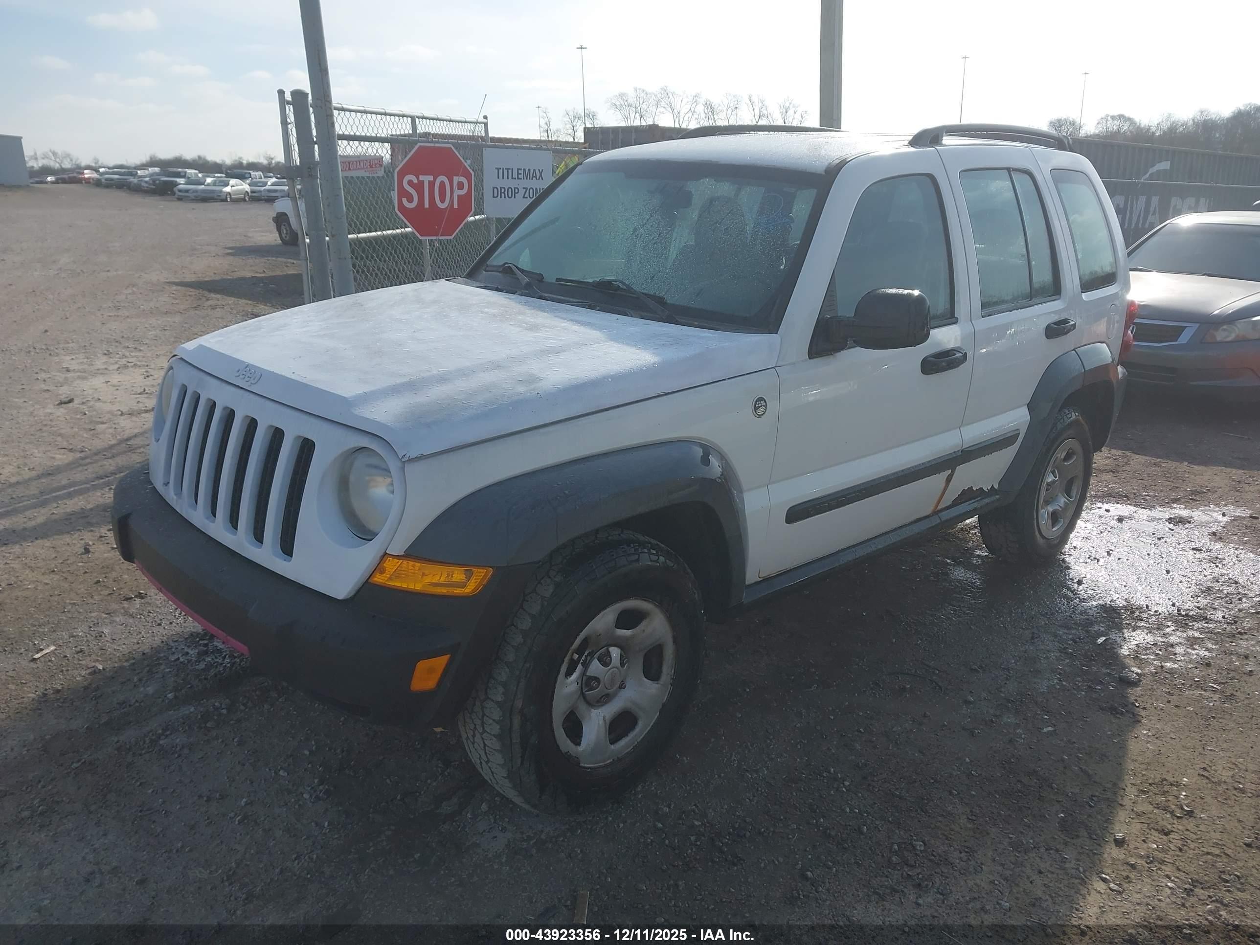 JEEP LIBERTY image 2