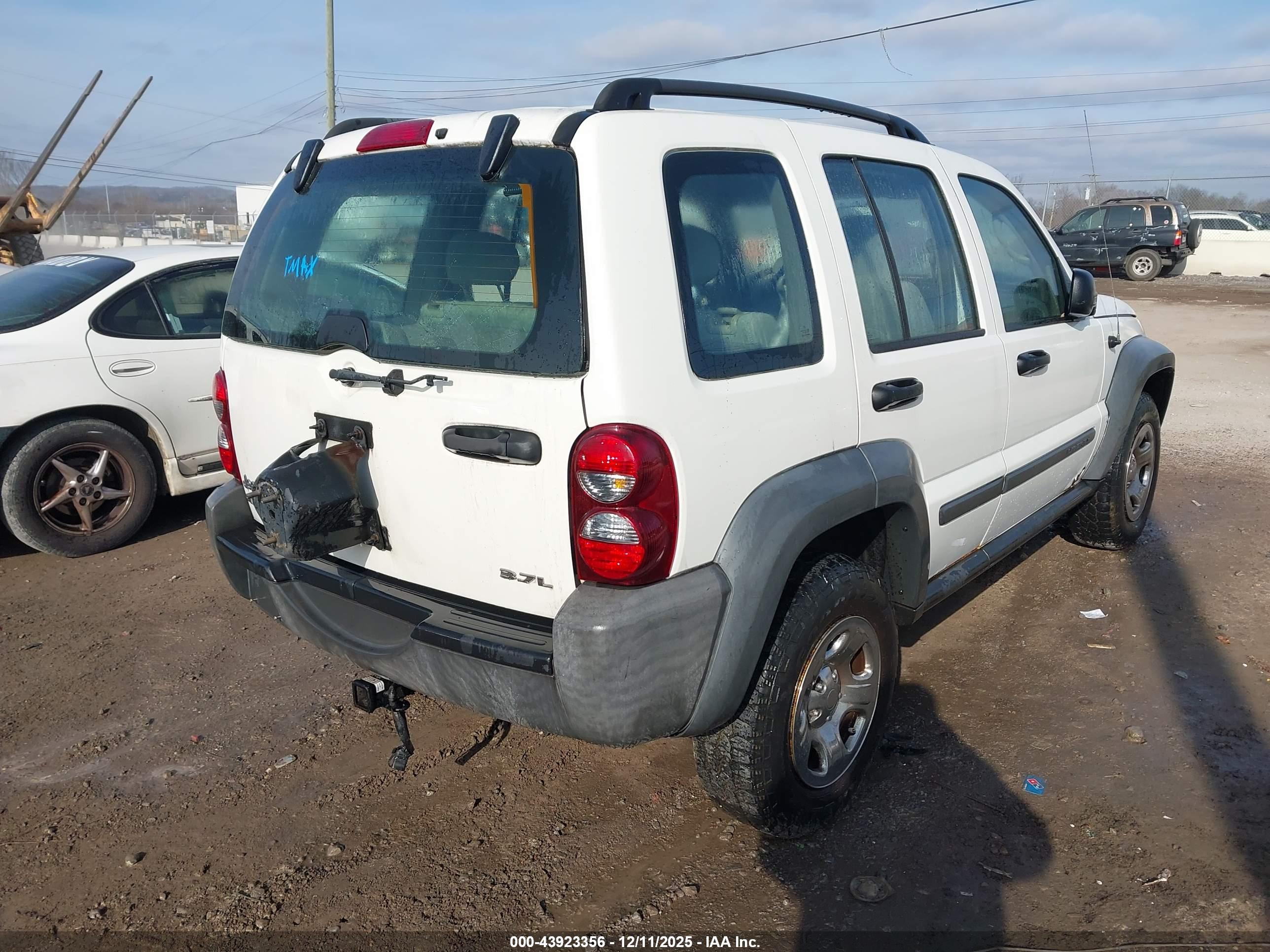 JEEP LIBERTY image 4