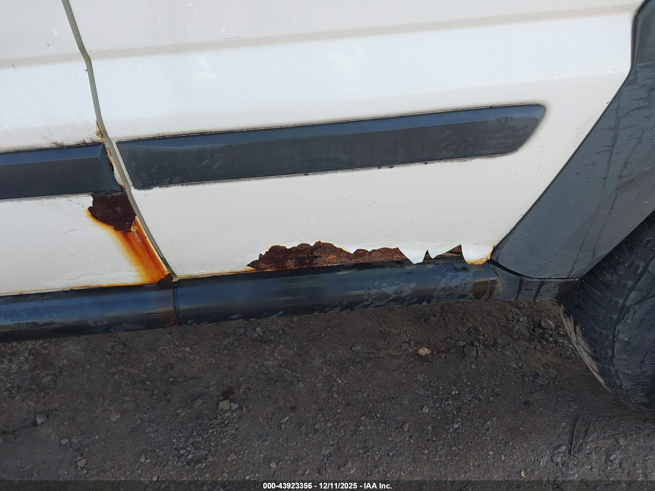 JEEP LIBERTY image 6