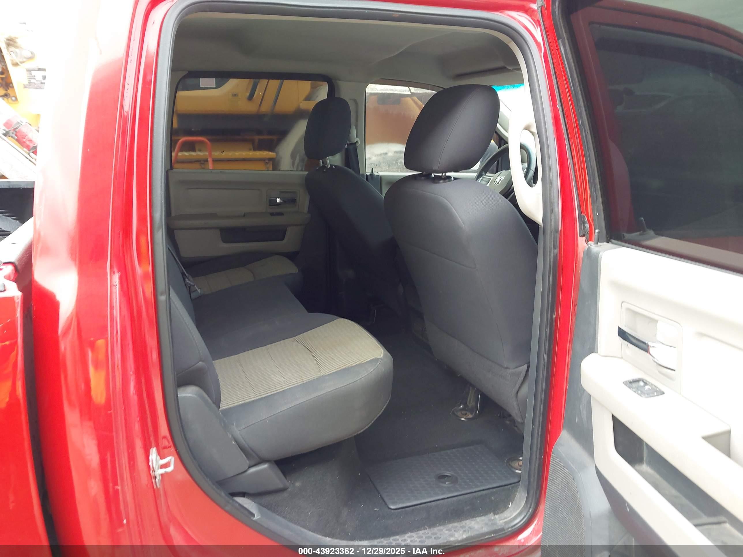 DODGE RAM image 8