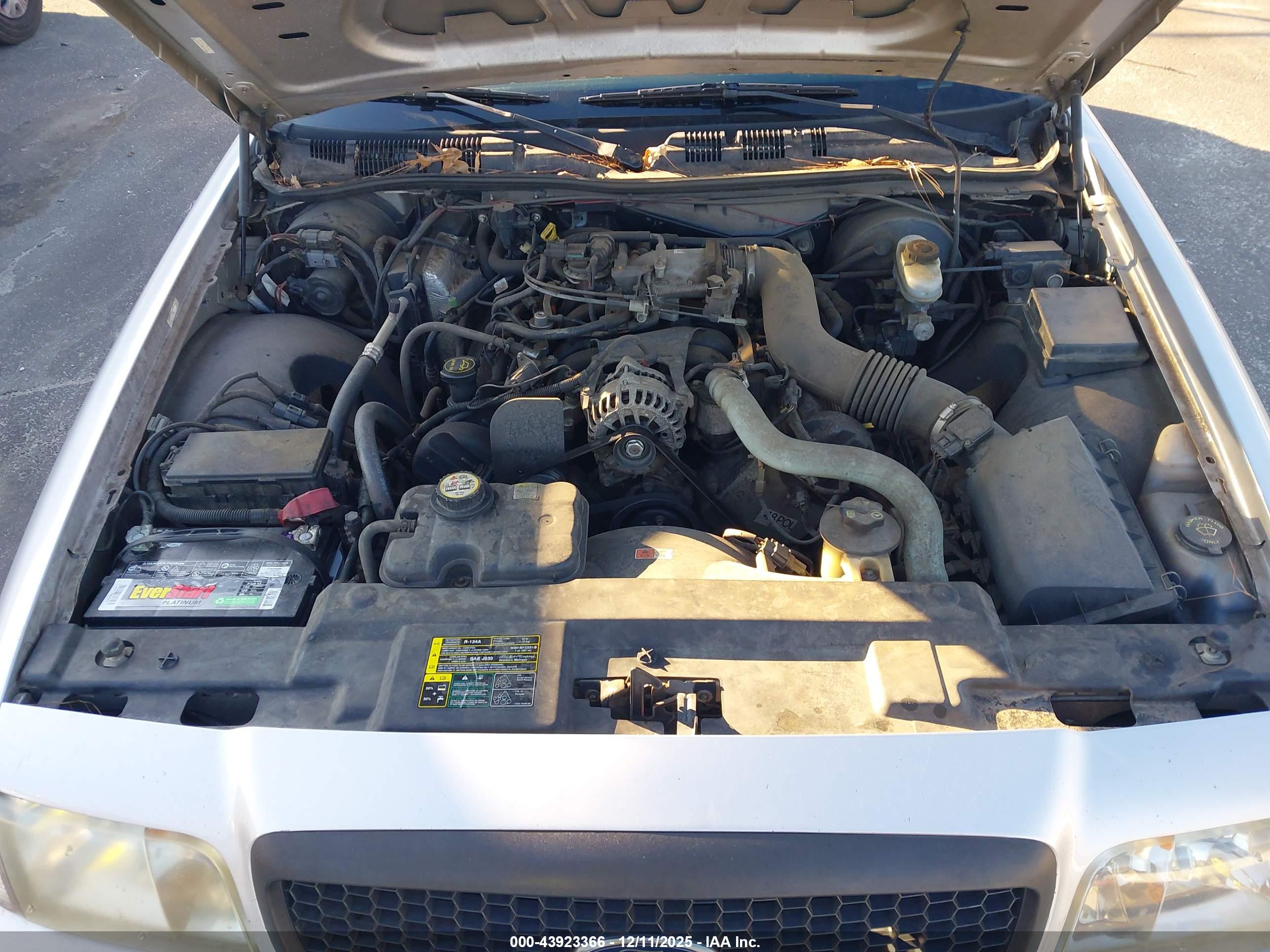 FORD CROWN image 10