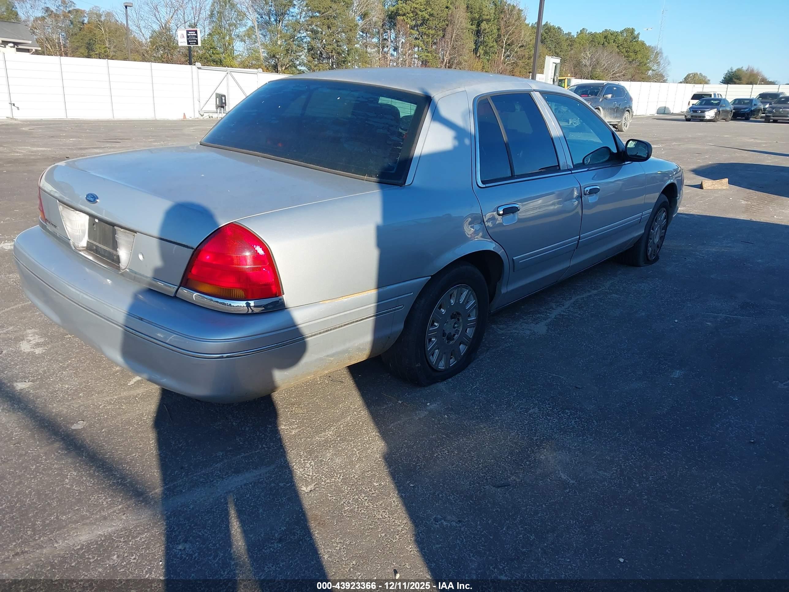 FORD CROWN image 4