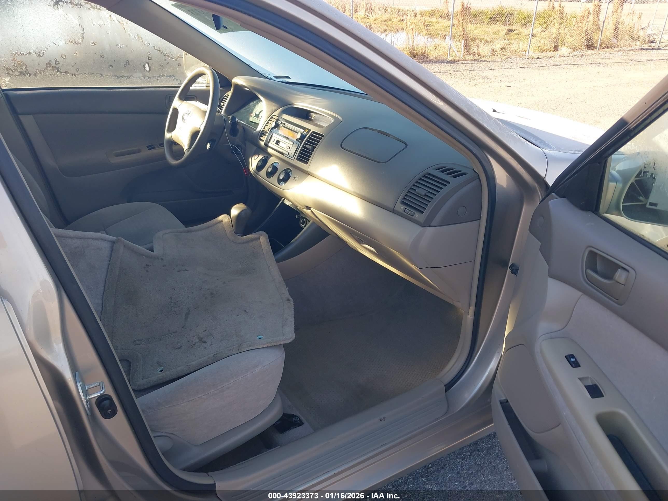 TOYOTA CAMRY image 5