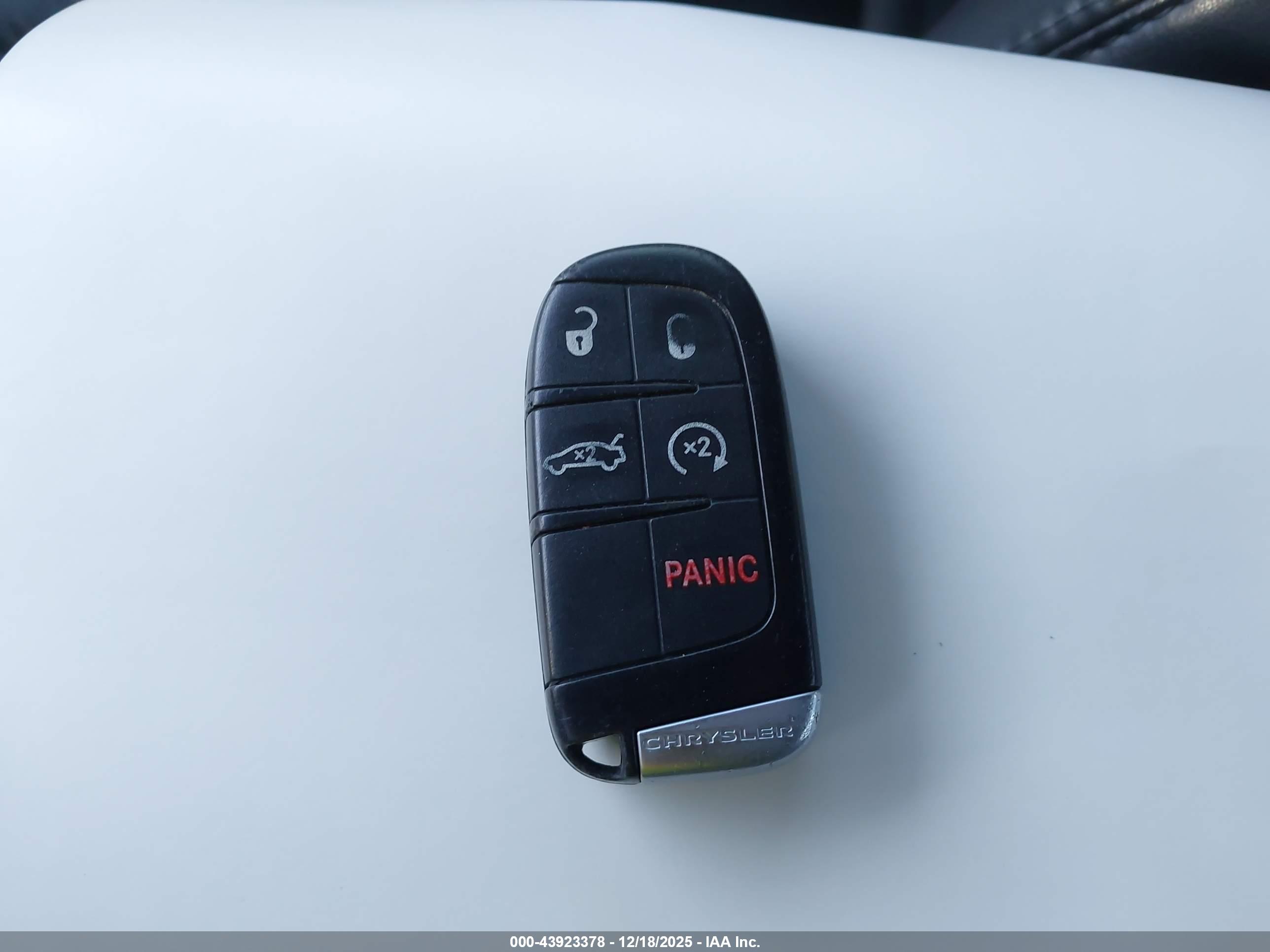 CHRYSLER 300 image 11