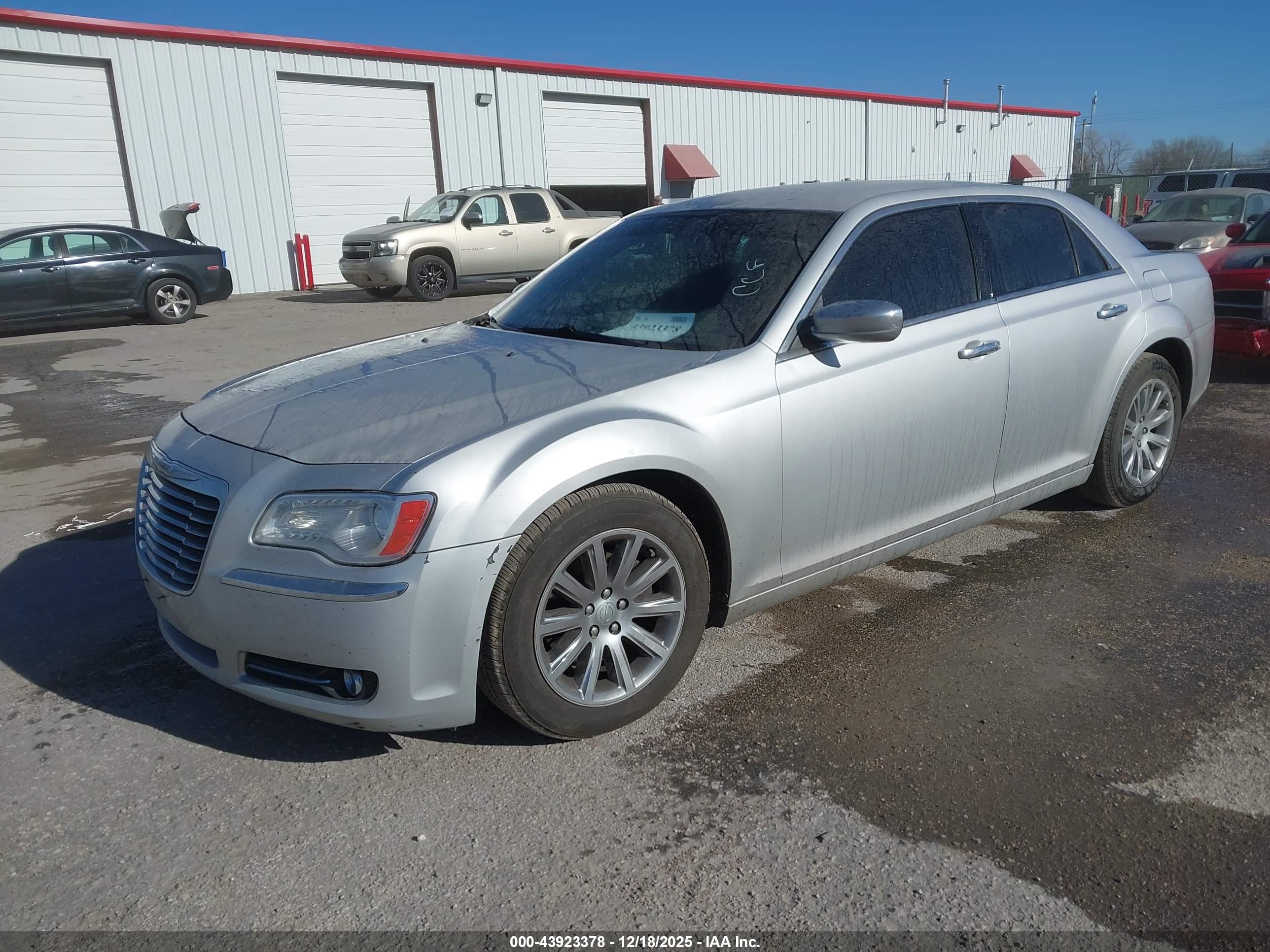 CHRYSLER 300 image 2