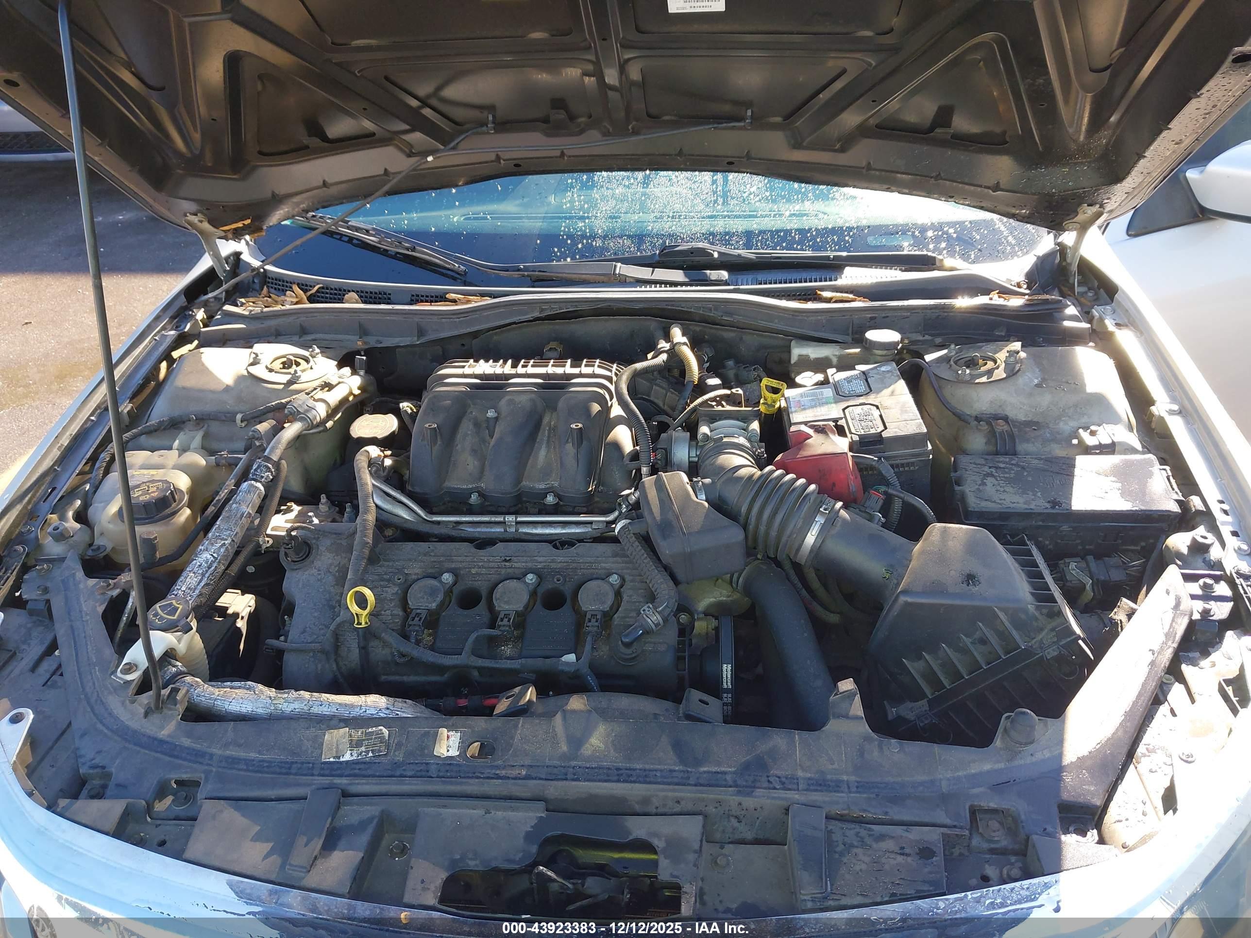 FORD FUSION image 10