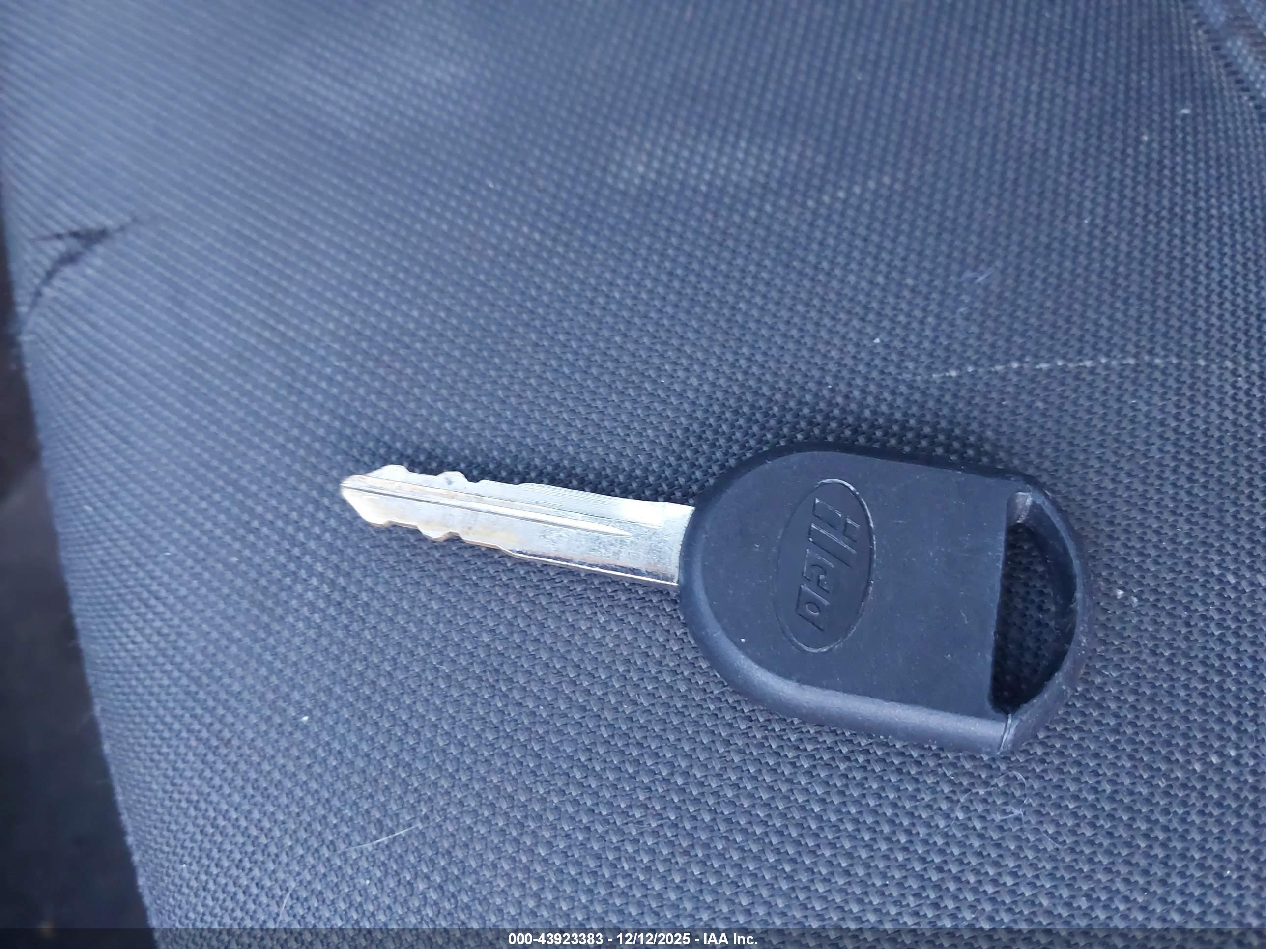 FORD FUSION image 11