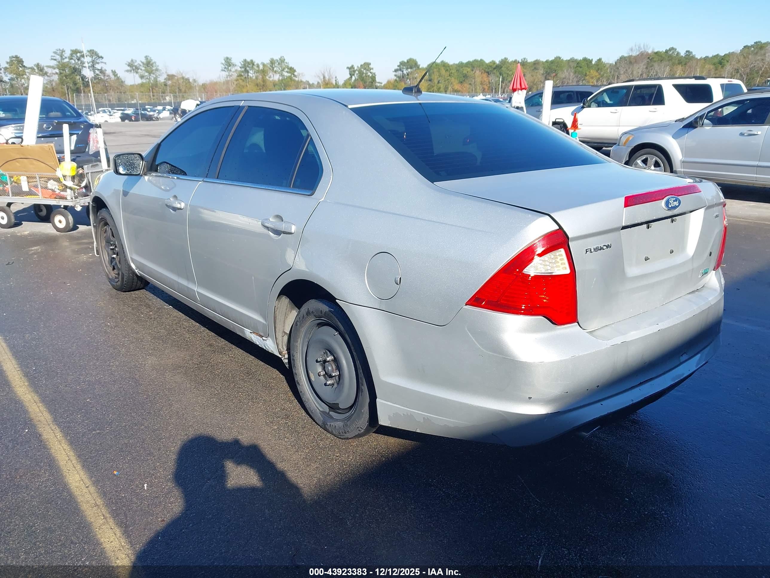 FORD FUSION image 3