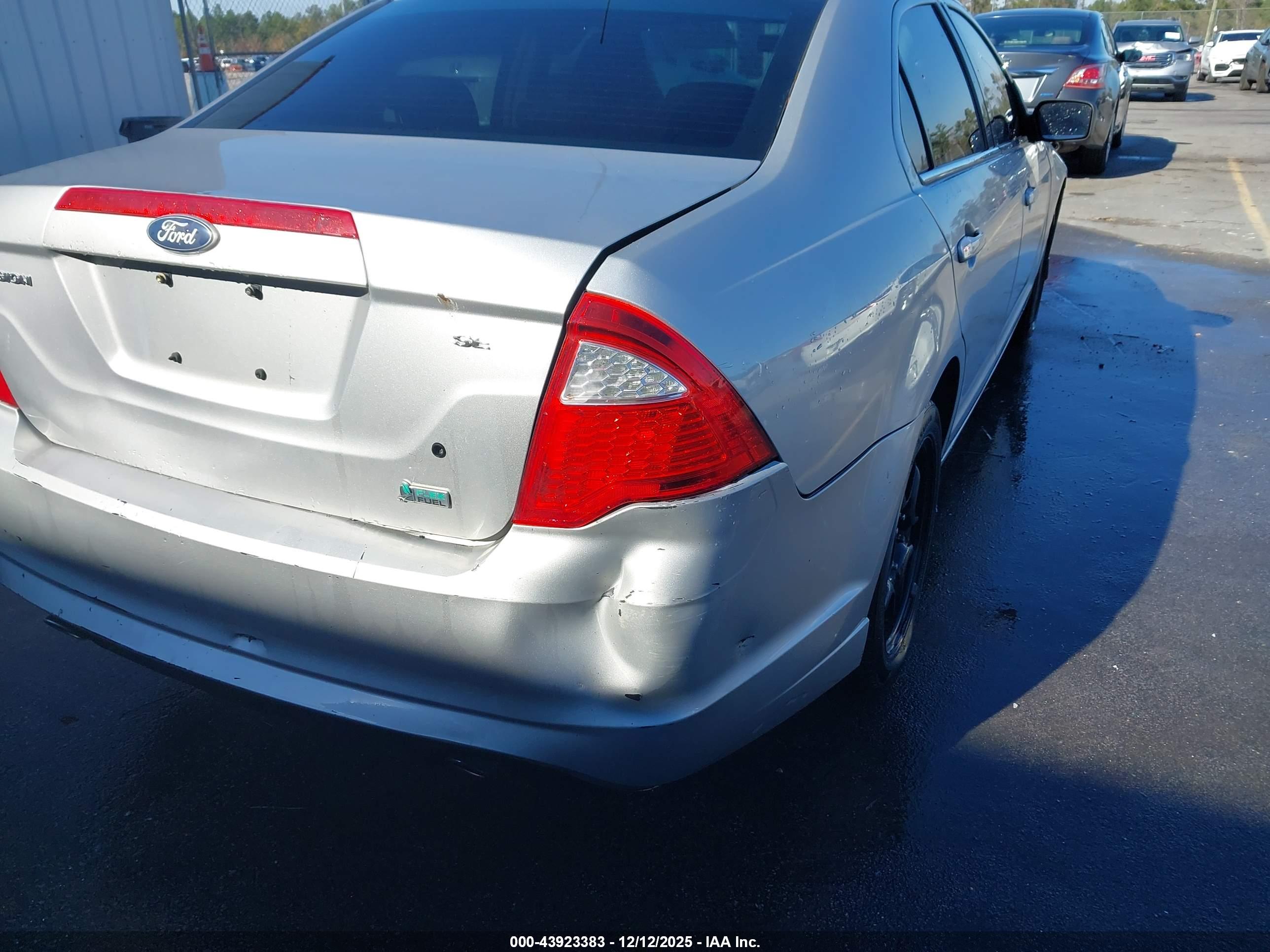 FORD FUSION image 6
