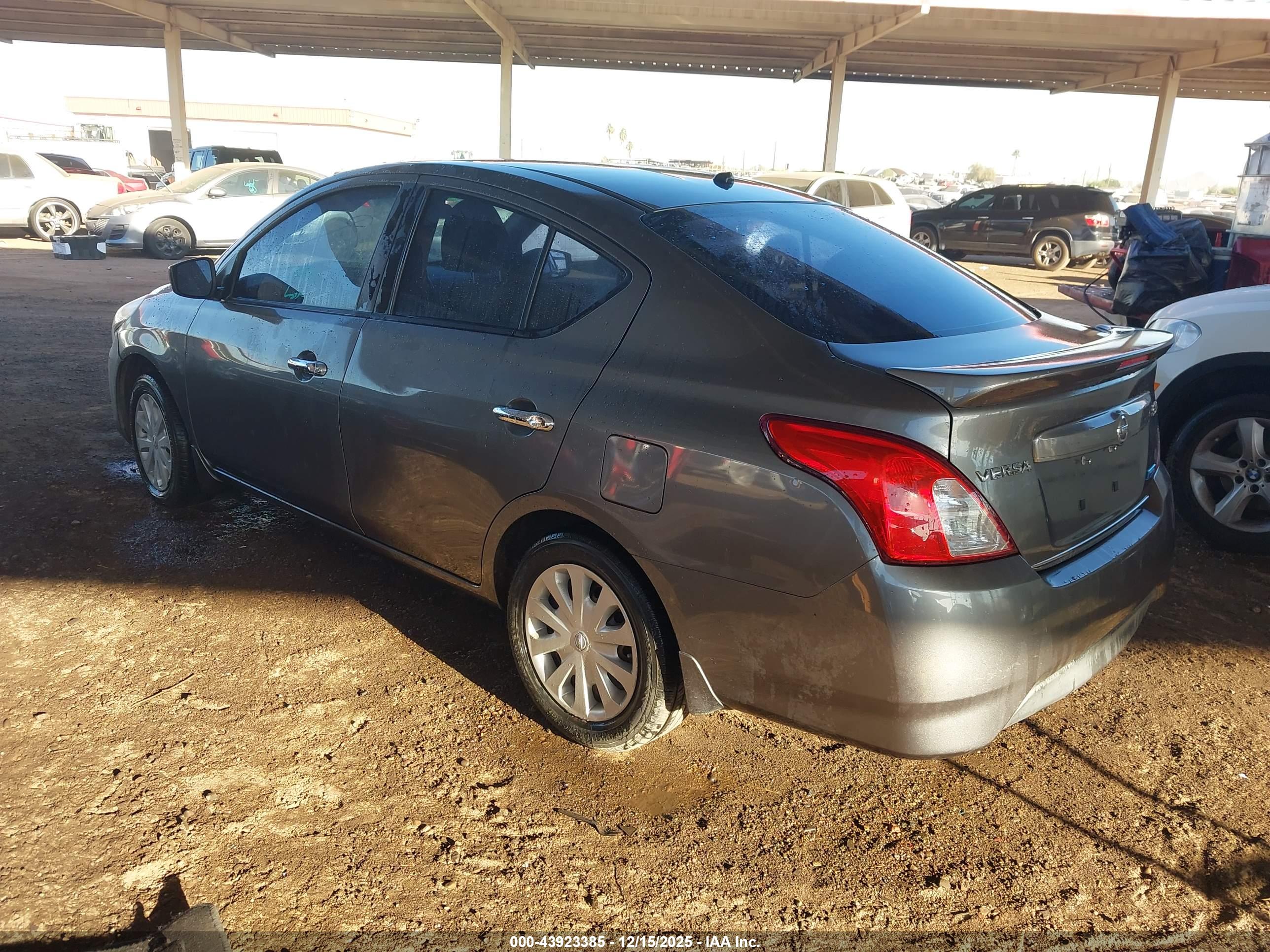 NISSAN VERSA image 3