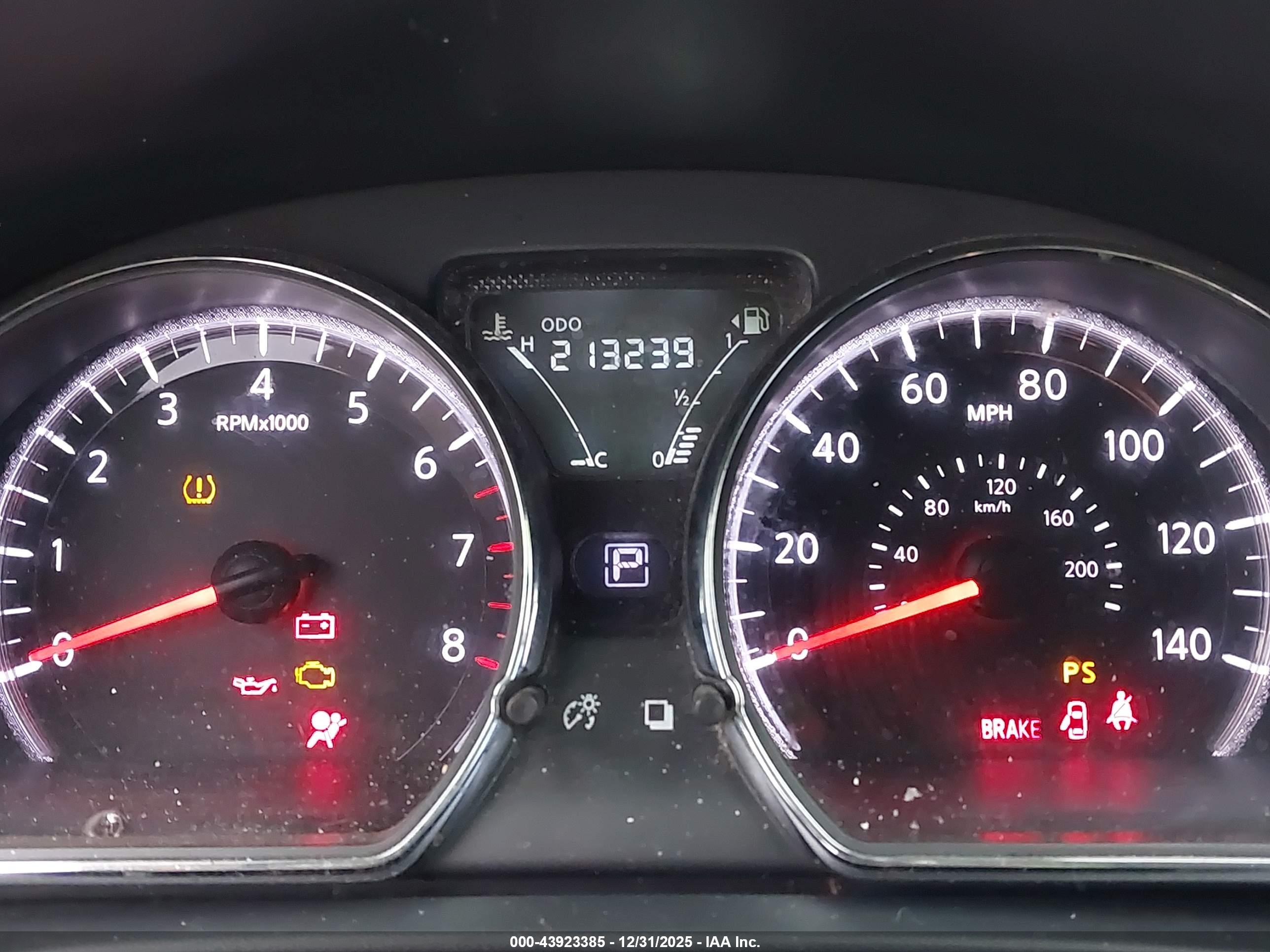 NISSAN VERSA image 7