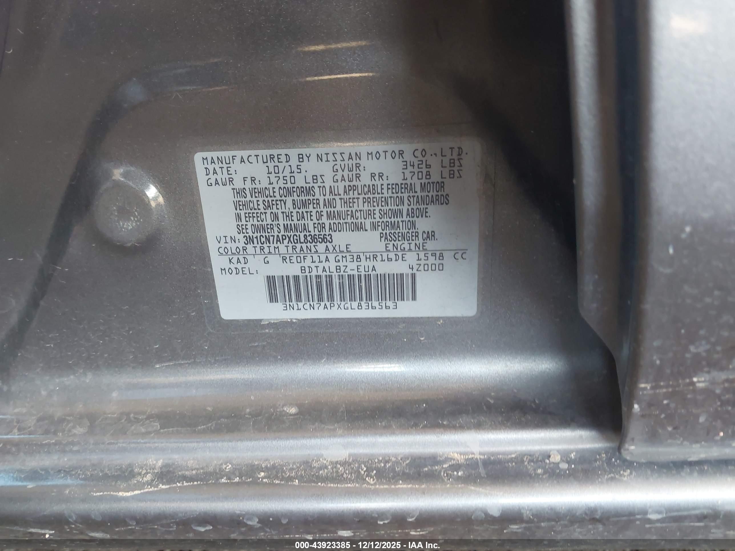 NISSAN VERSA image 9