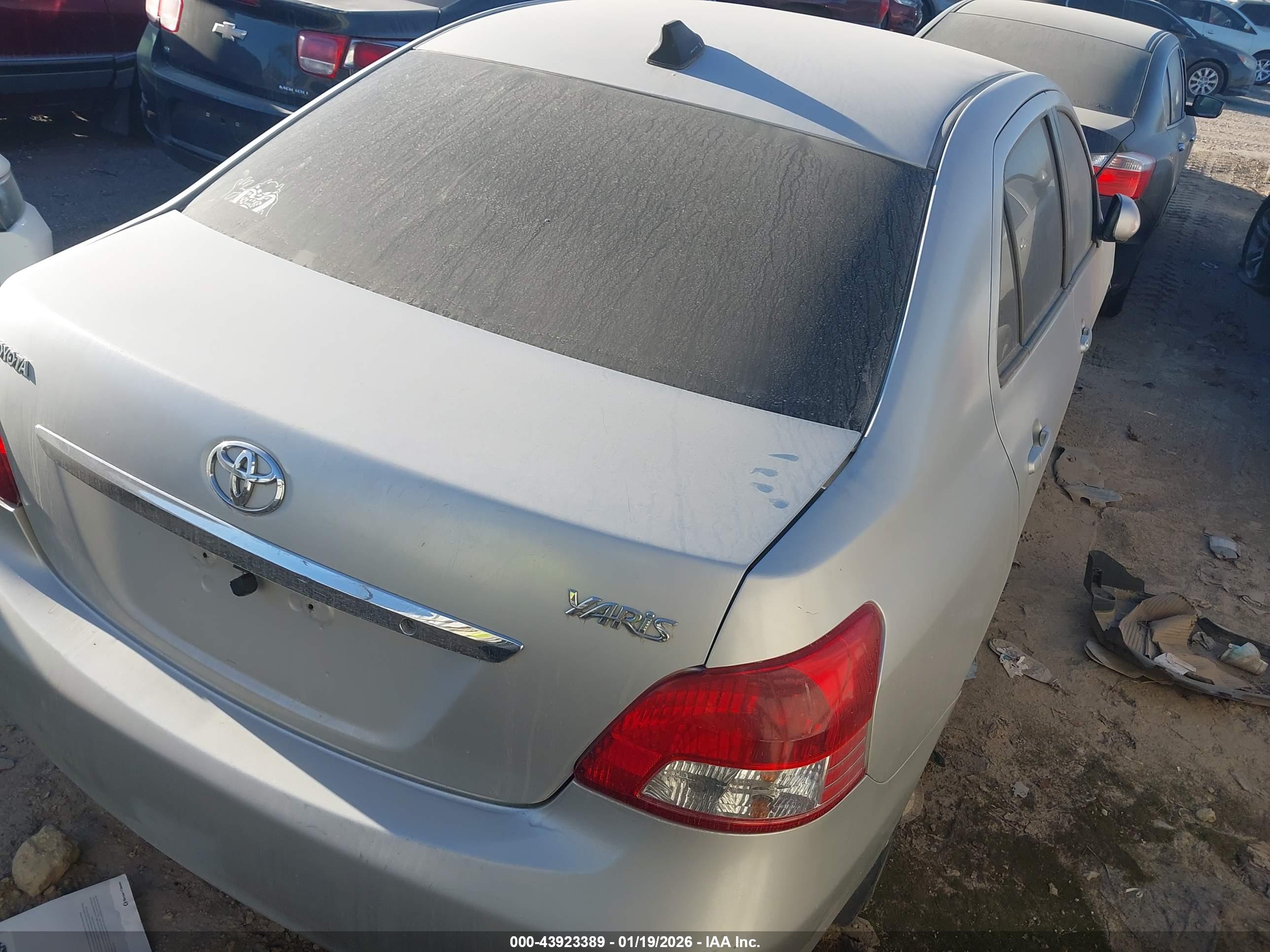 TOYOTA YARIS image 4