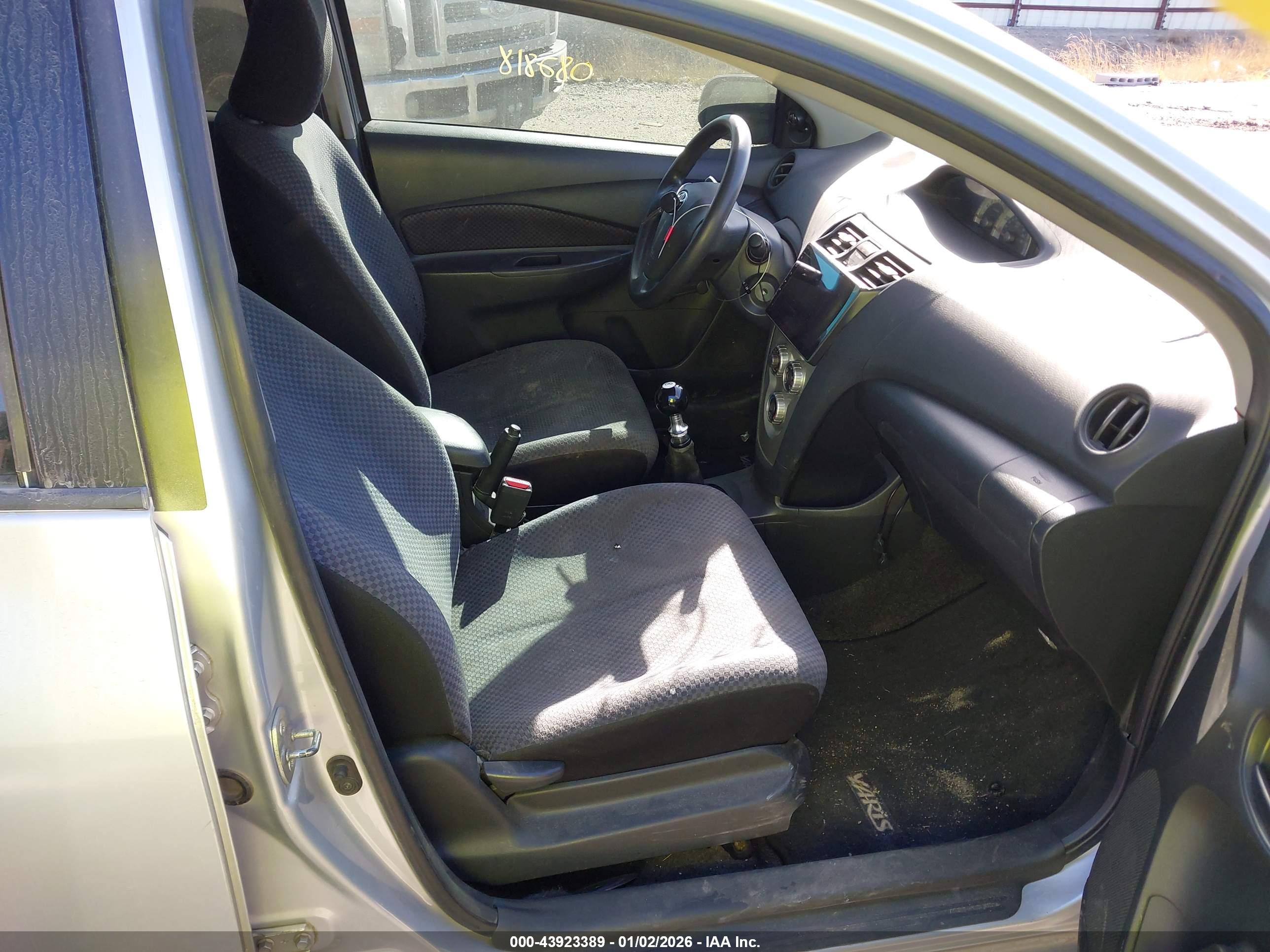TOYOTA YARIS image 5
